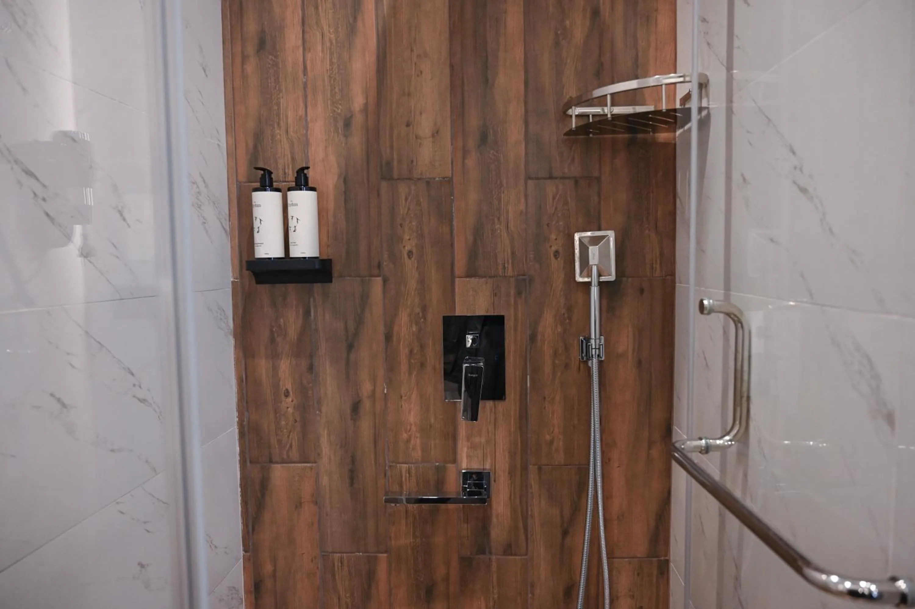 Shower in Landmark Hotel