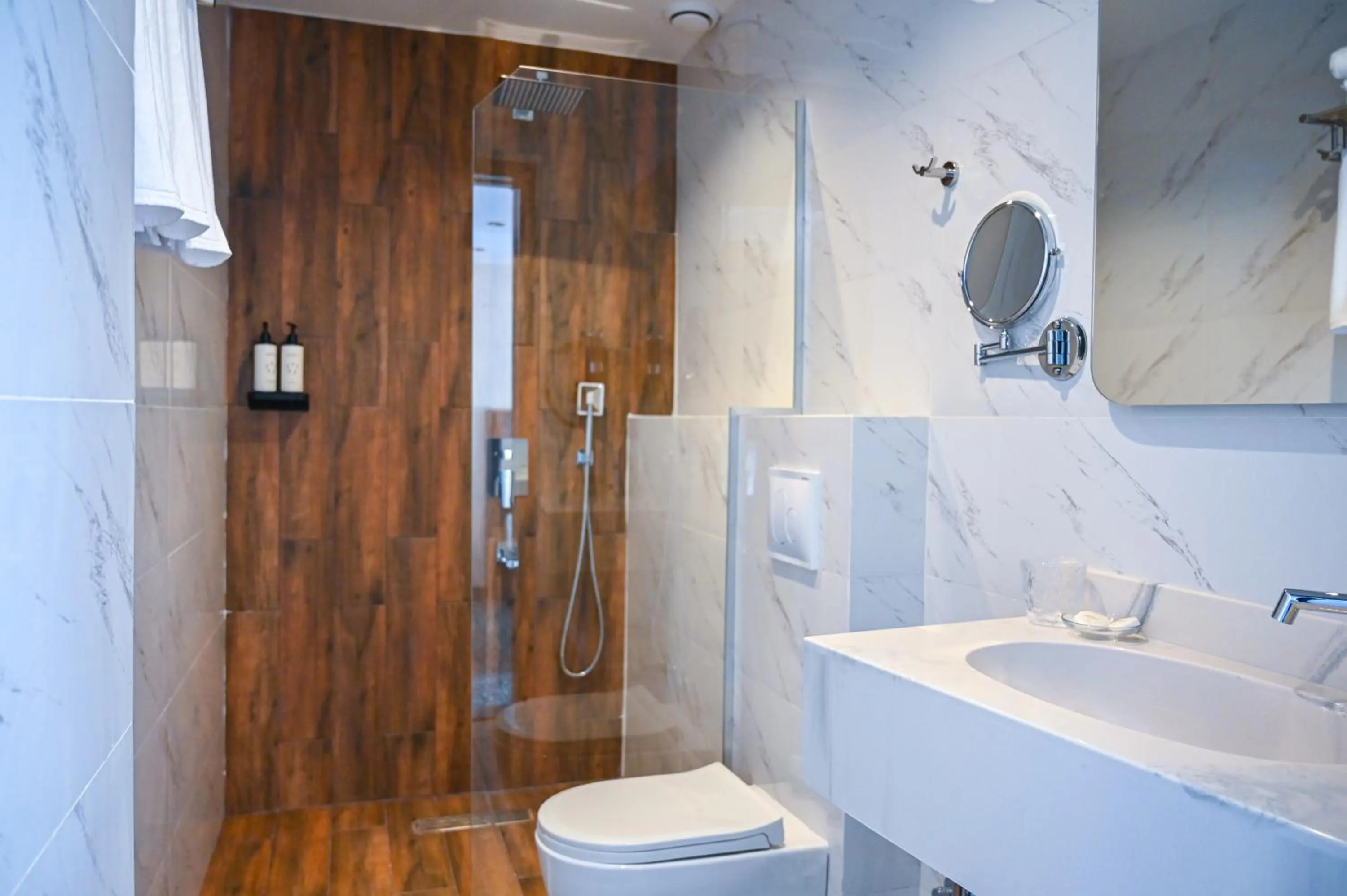 Shower in Landmark Hotel