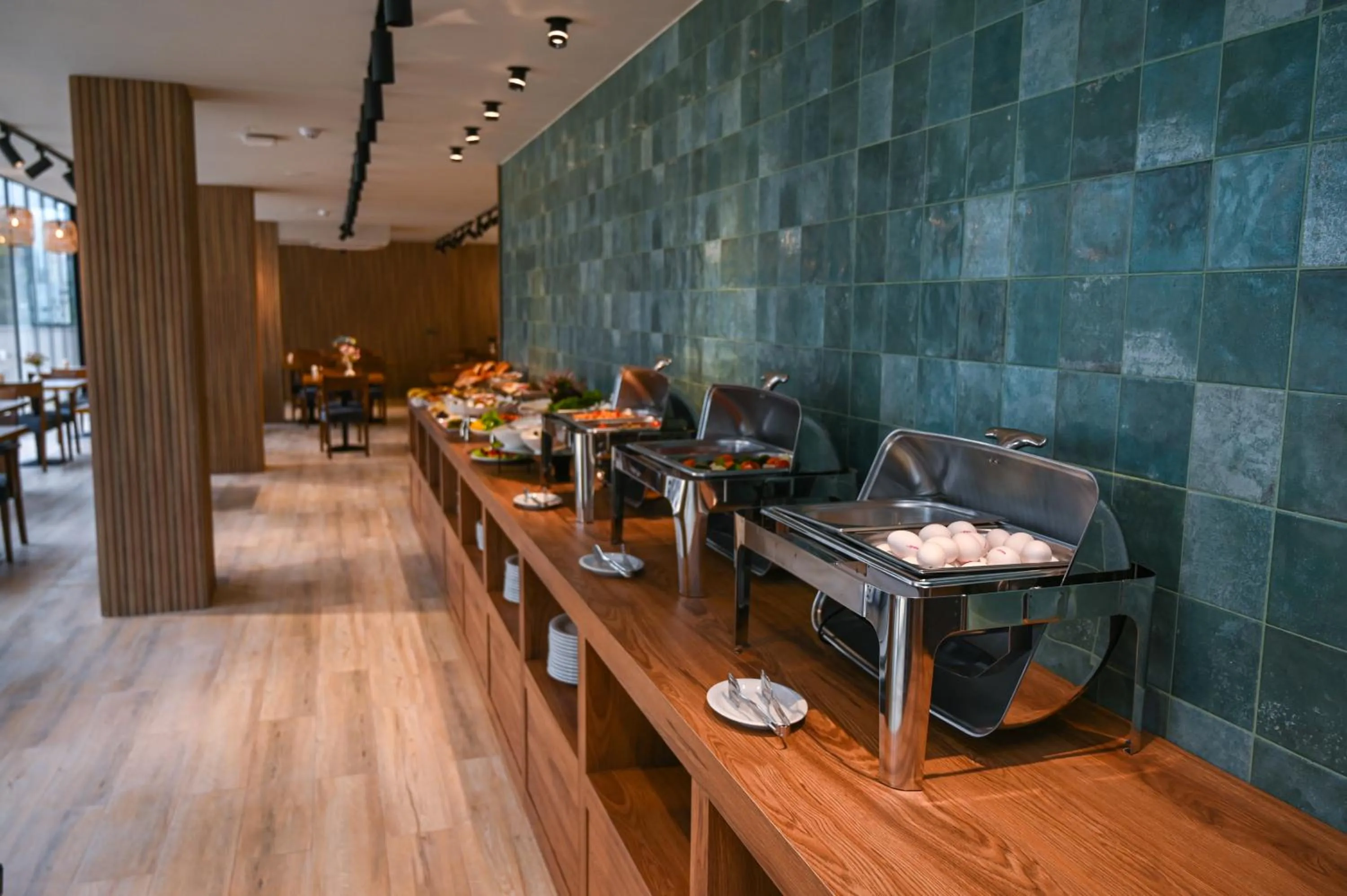 Restaurant/places to eat in Landmark Hotel