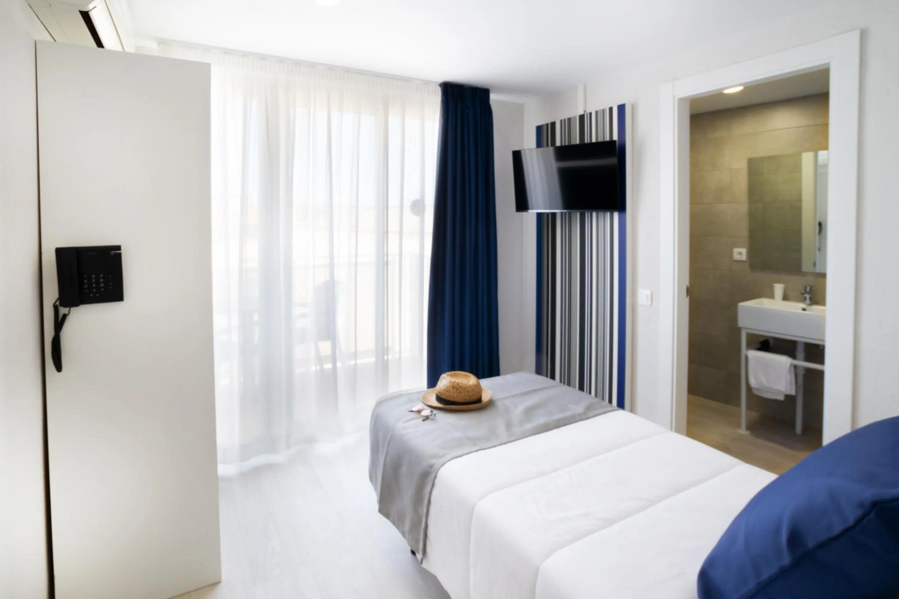 Photo of the whole room, Bed in Ibersol Sorra d'Or