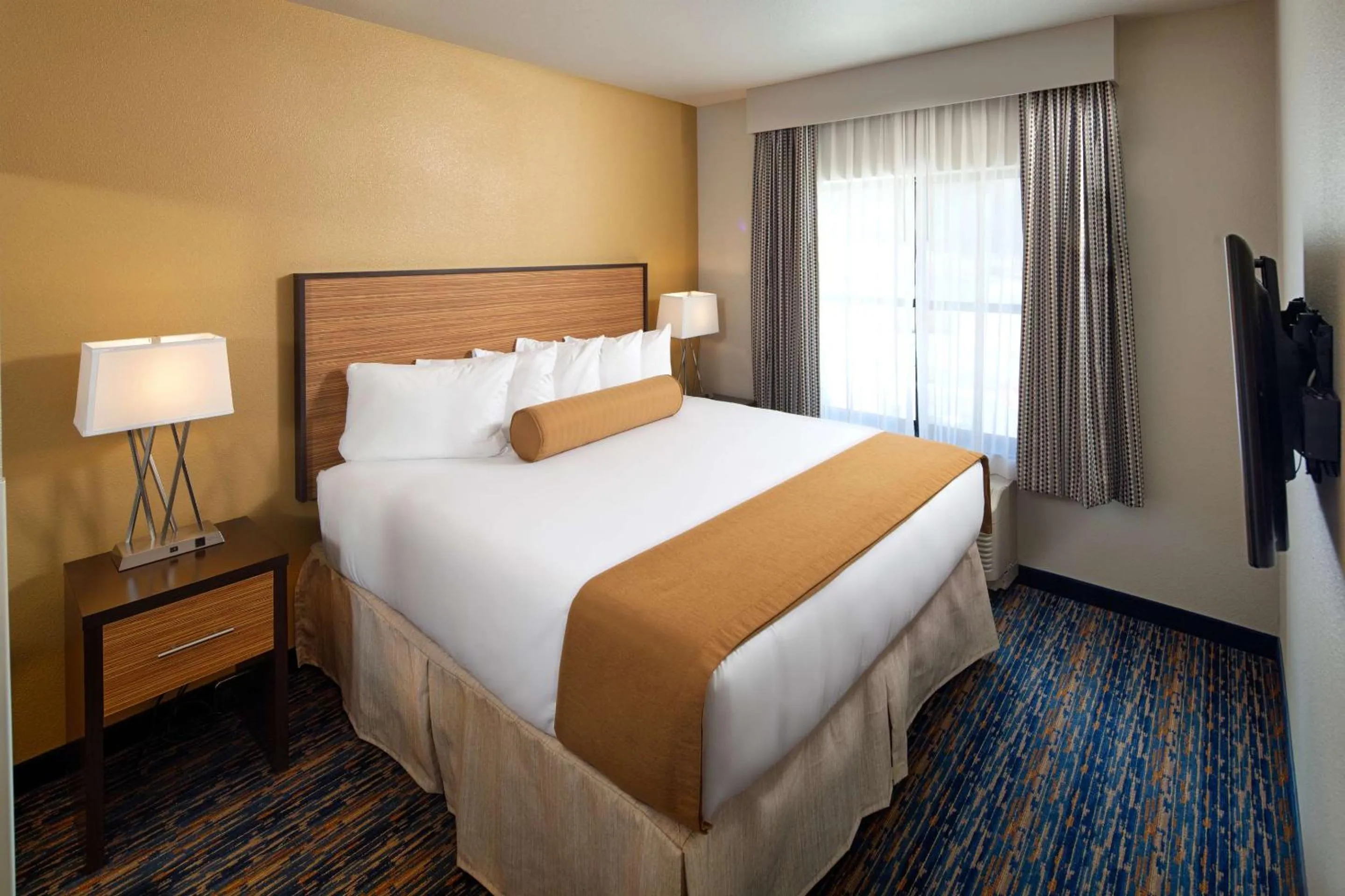 Bed in Red Lion Ridgewater Inn & Suites Polson