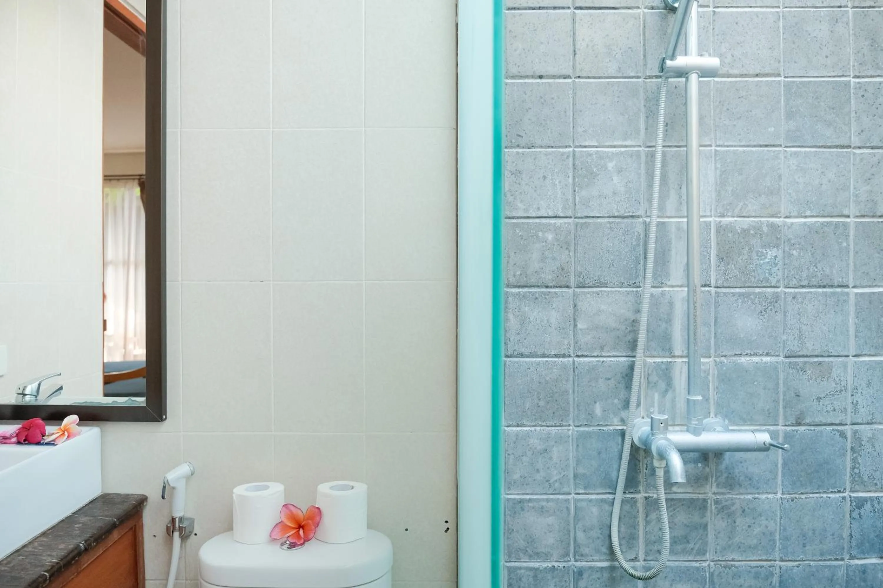 Shower in Semarandana Bedrooms and Pool