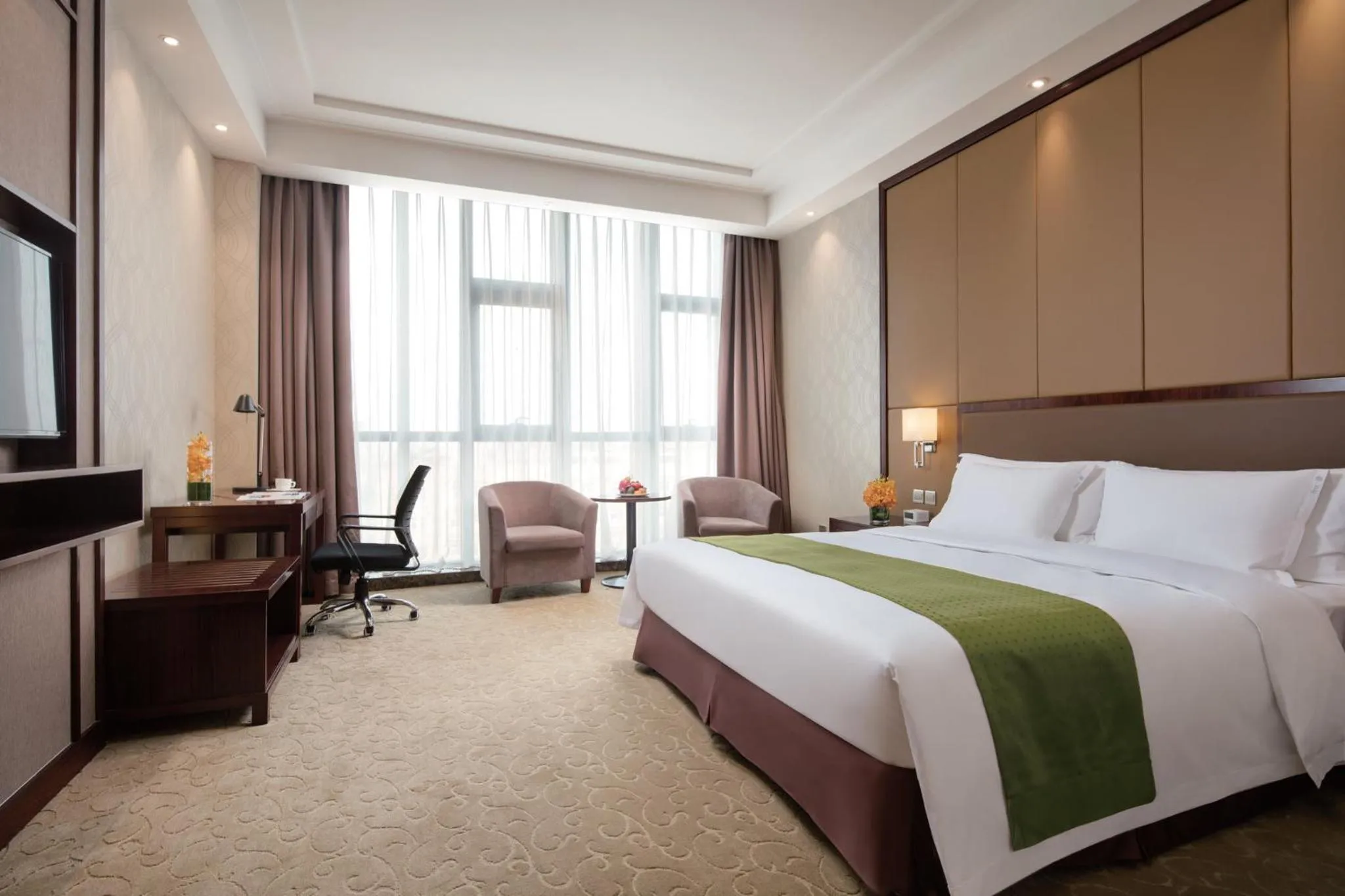 Photo of the whole room, Bed in Holiday Inn Beijing Airport Zone by IHG