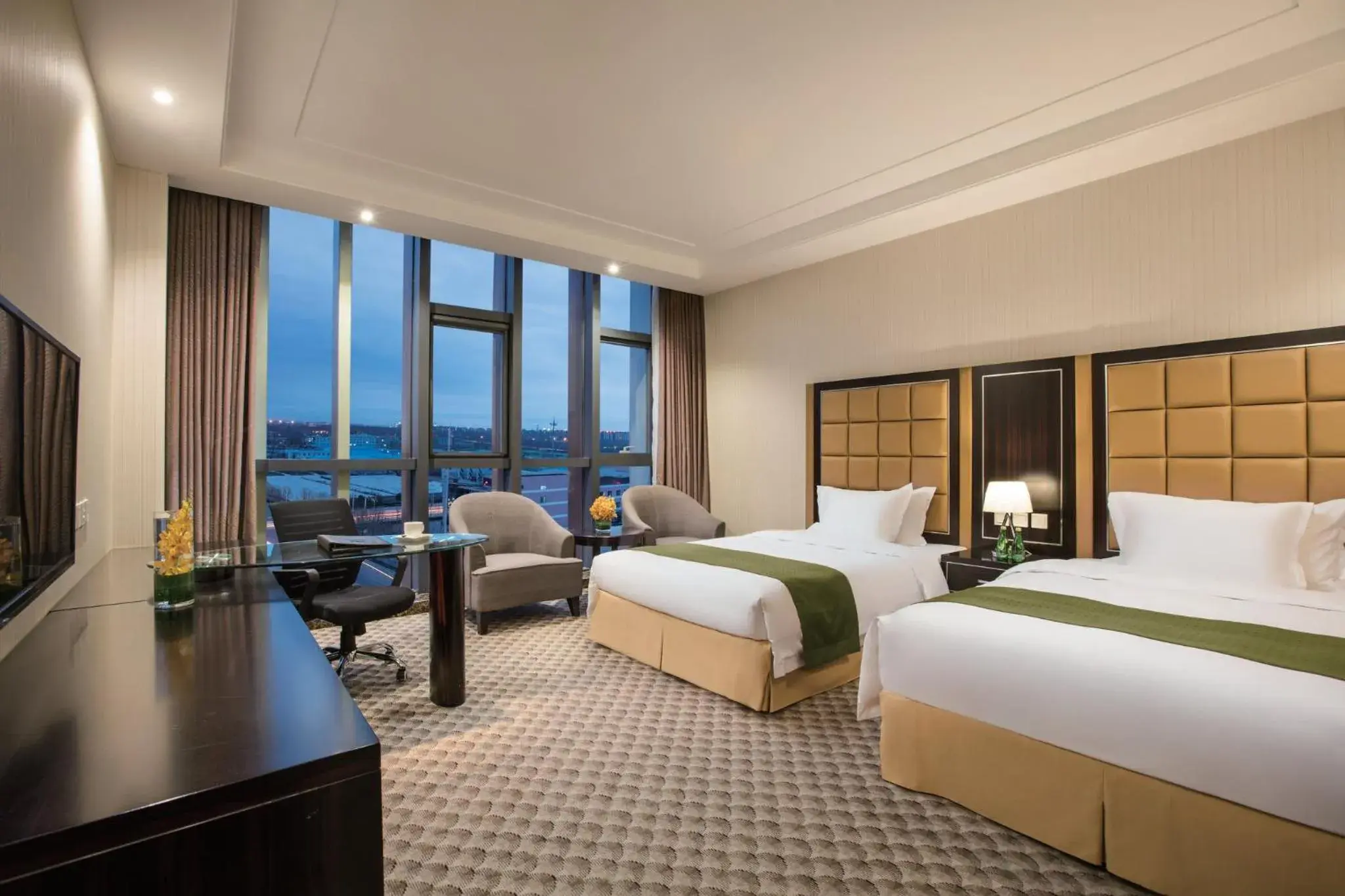 Premium Twin Room in Holiday Inn Beijing Airport Zone by IHG Premium Twin Room in Holiday Inn Beijing Airport Zone by IHG