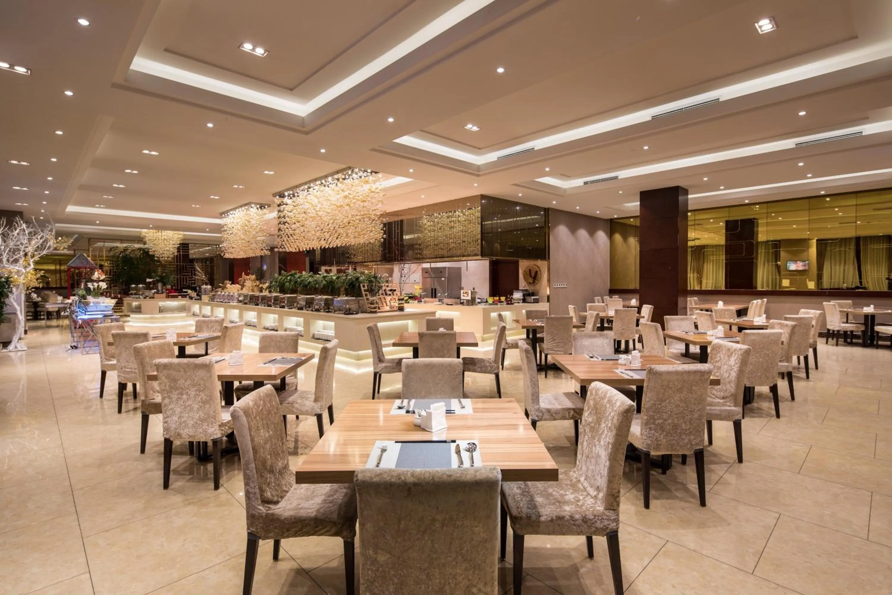 Restaurant/places to eat in Holiday Inn Beijing Airport Zone by IHG
