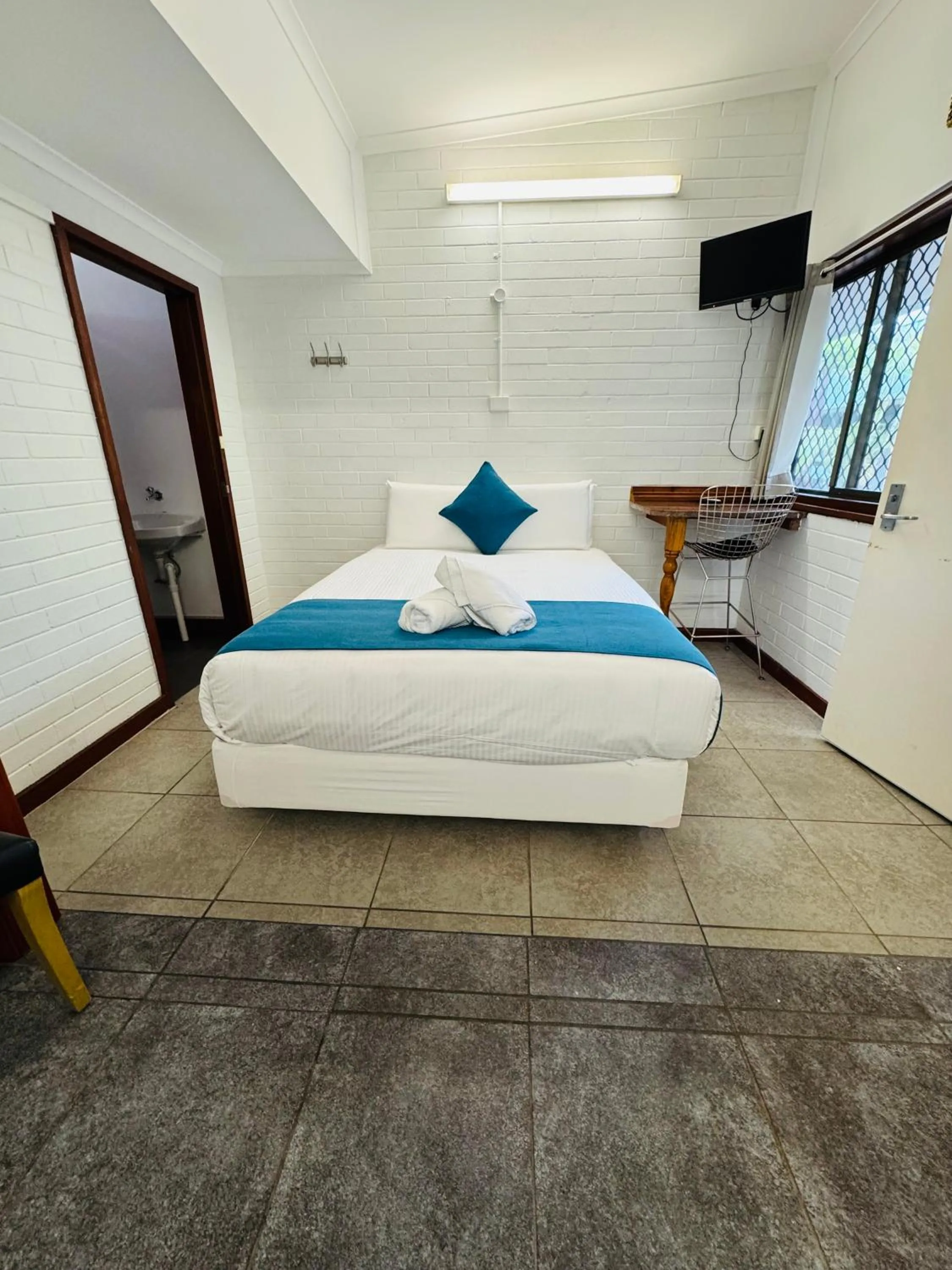 Bed in Railway Lodge Motel