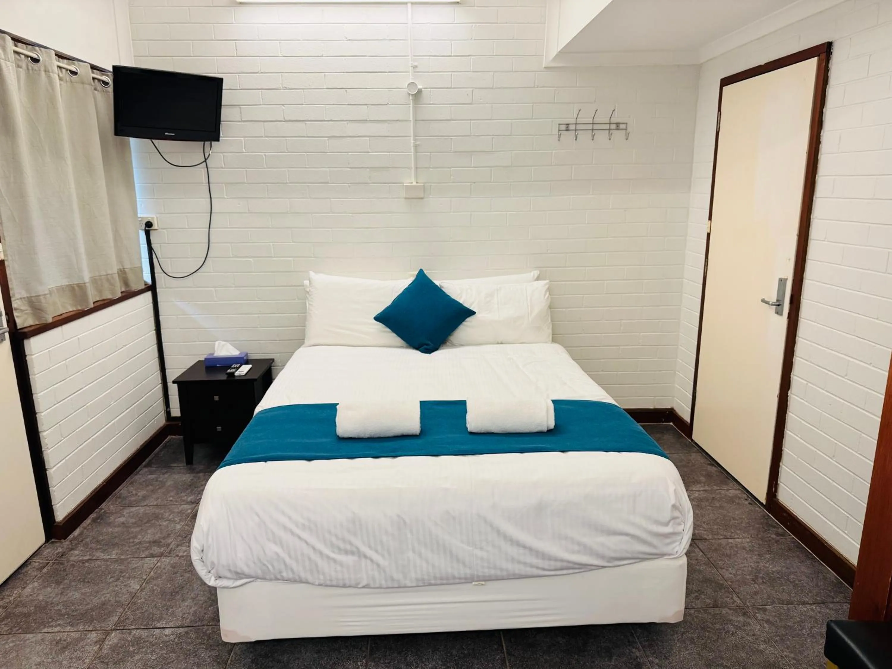 Bed in Railway Lodge Motel