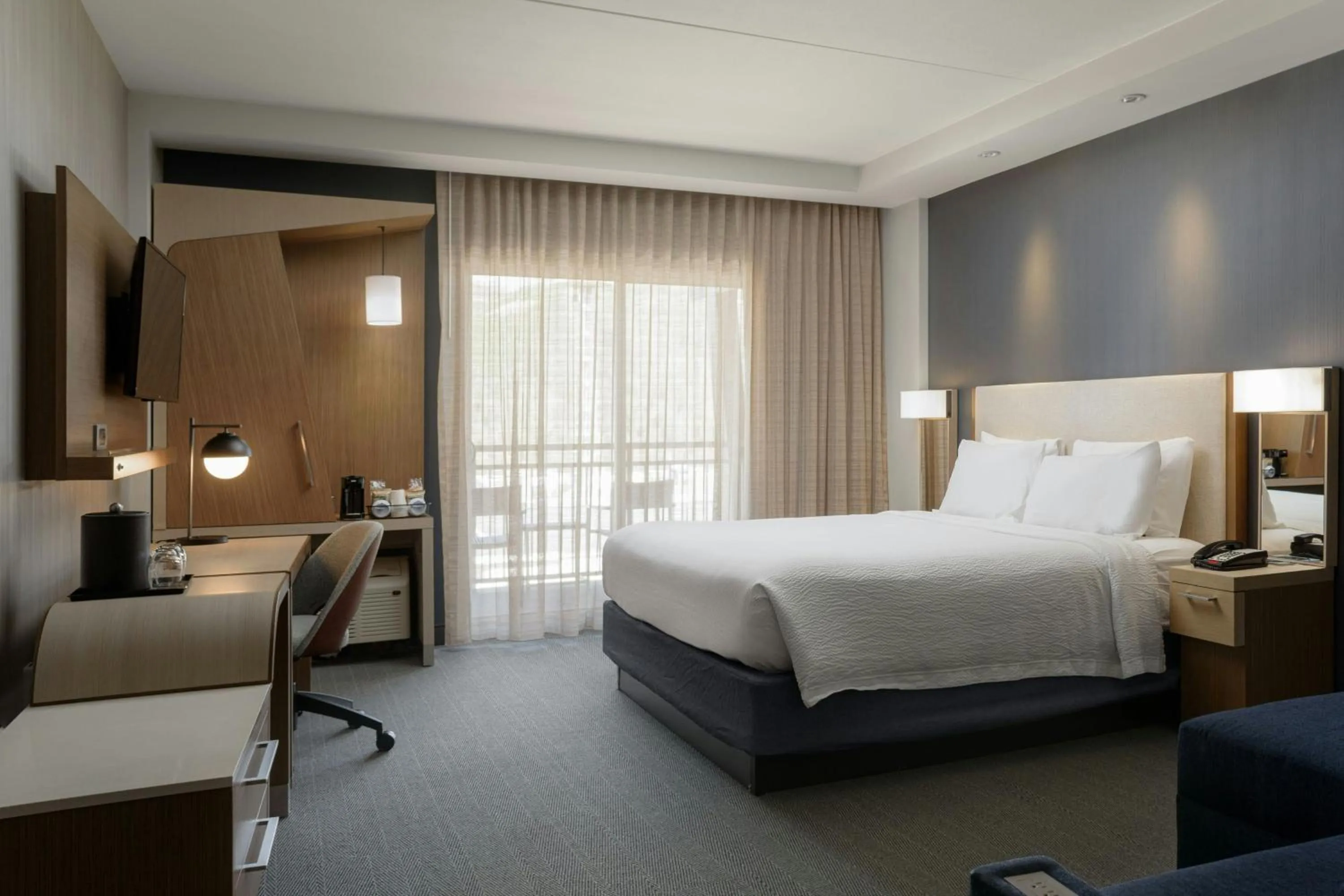 Photo of the whole room, Bed in Courtyard by Marriott Gatlinburg Downtown