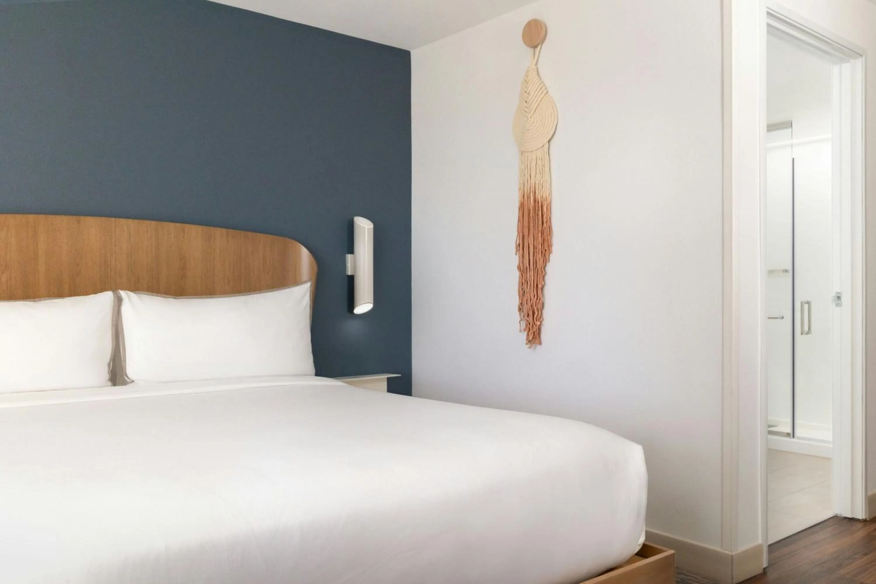 Photo of the whole room, Bed in Element Las Vegas Airport