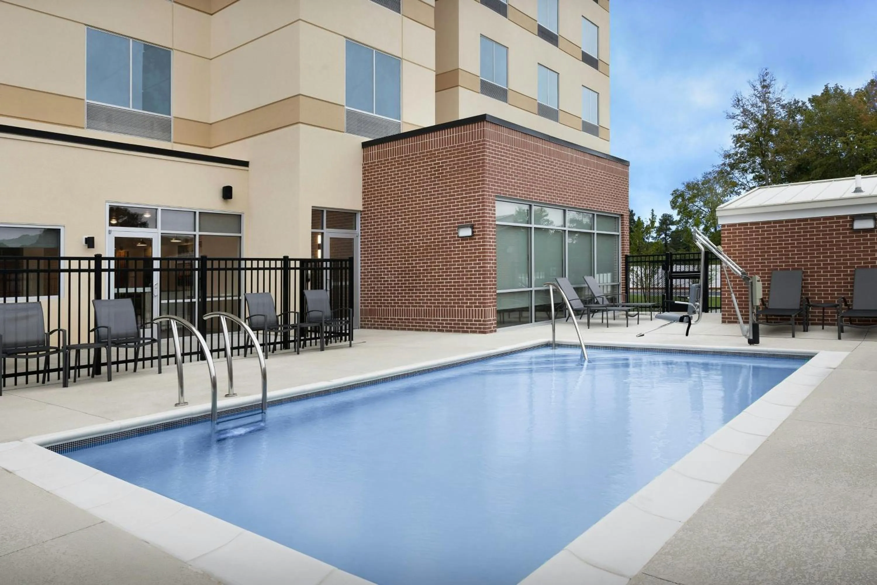 Swimming pool in Fairfield Inn & Suites Weldon