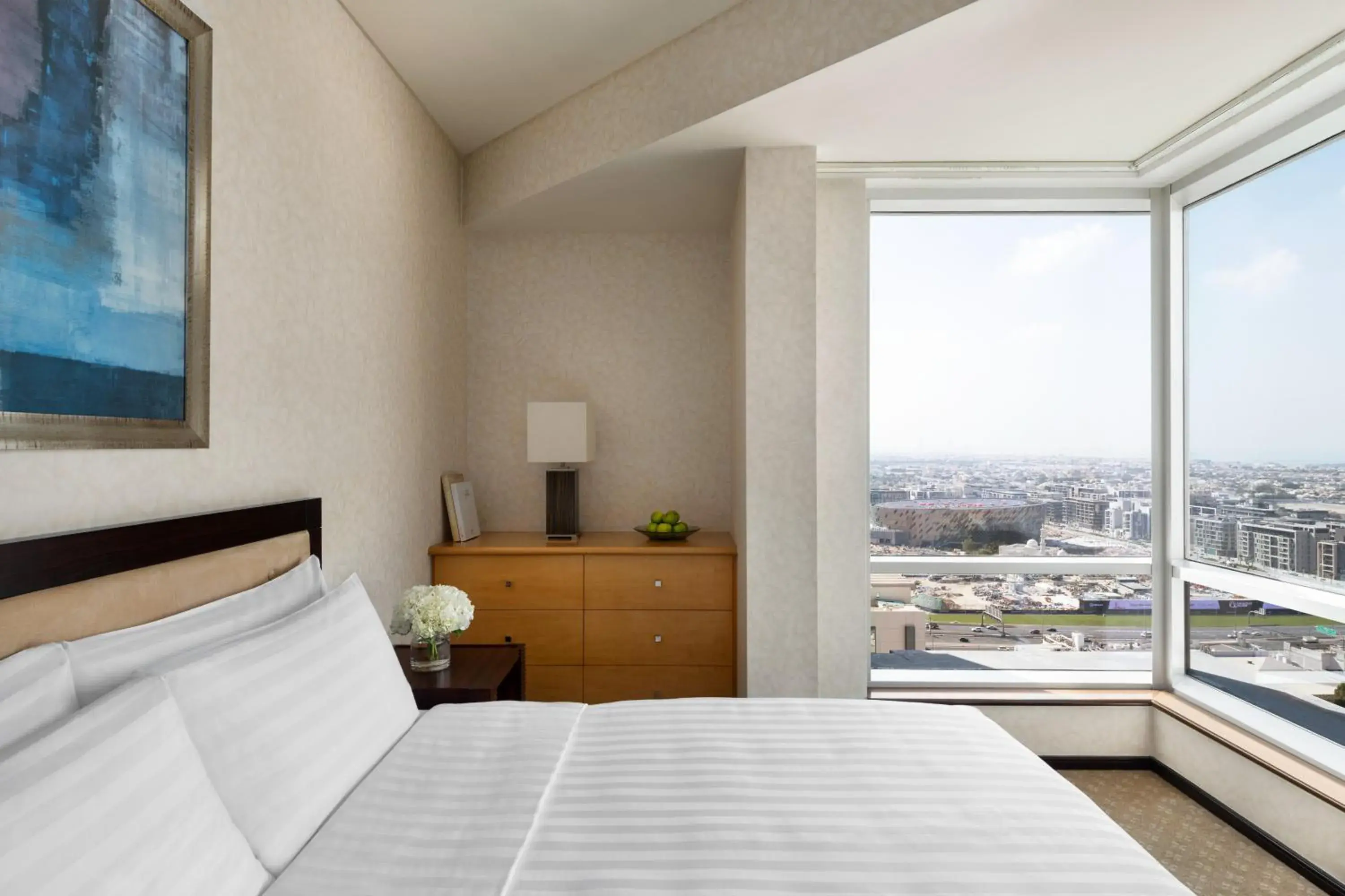 Three-Bedroom Apartment with Sea View in Shangri-La Apartments Three-Bedroom Apartment with Sea View in Shangri-La Apartments