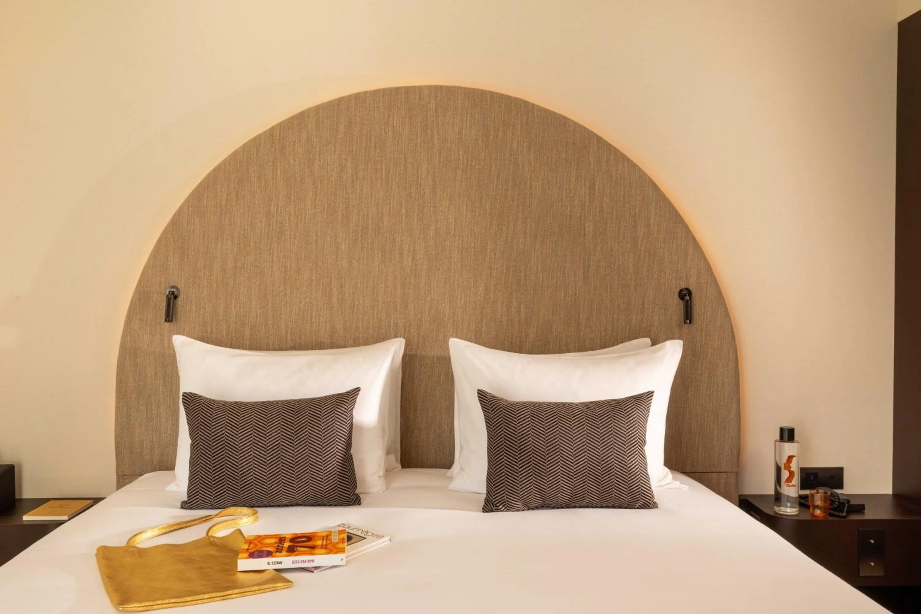 Bedroom, Bed in Belinda Hôtel & Spa