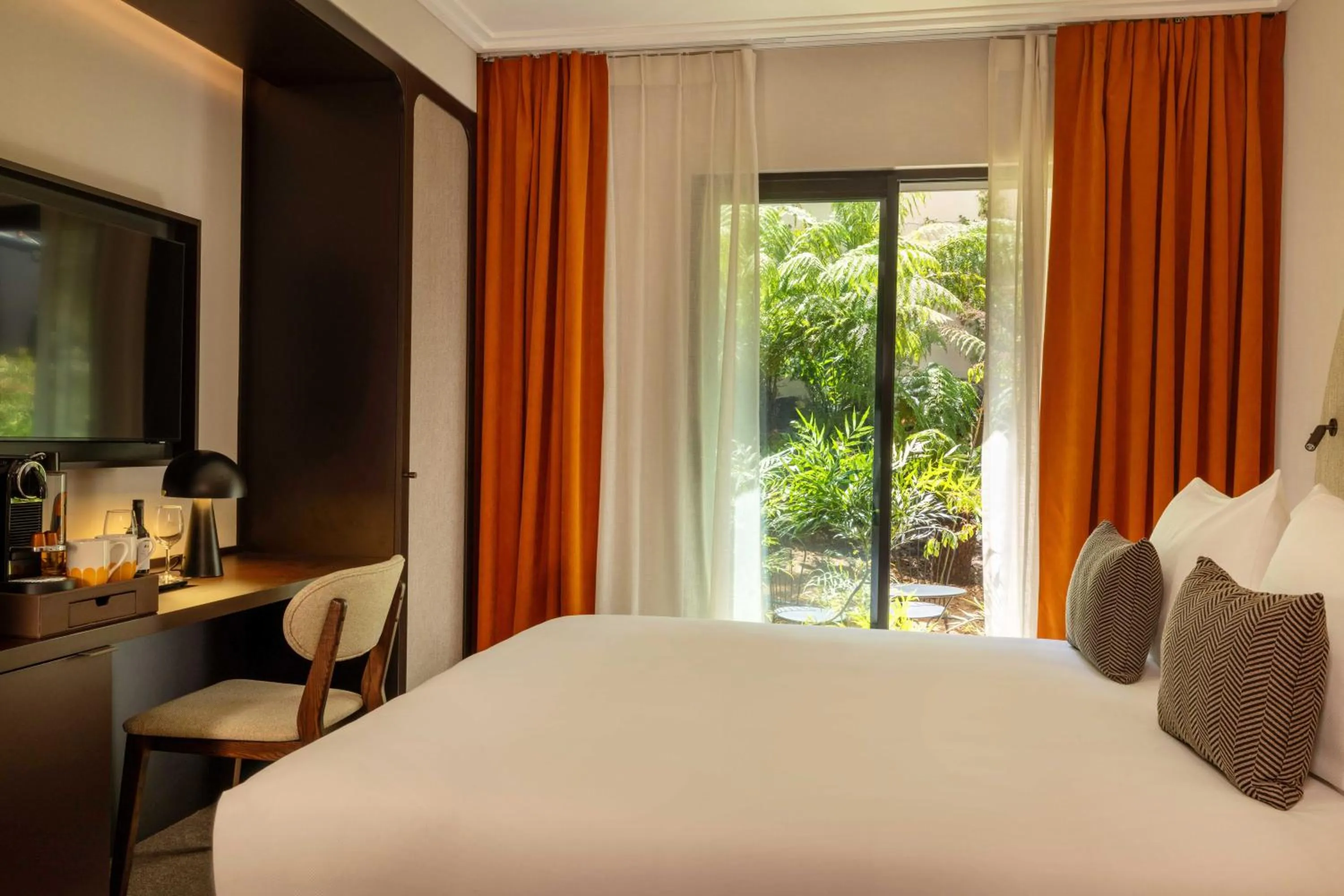 Photo of the whole room, Bed in Belinda Hôtel & Spa