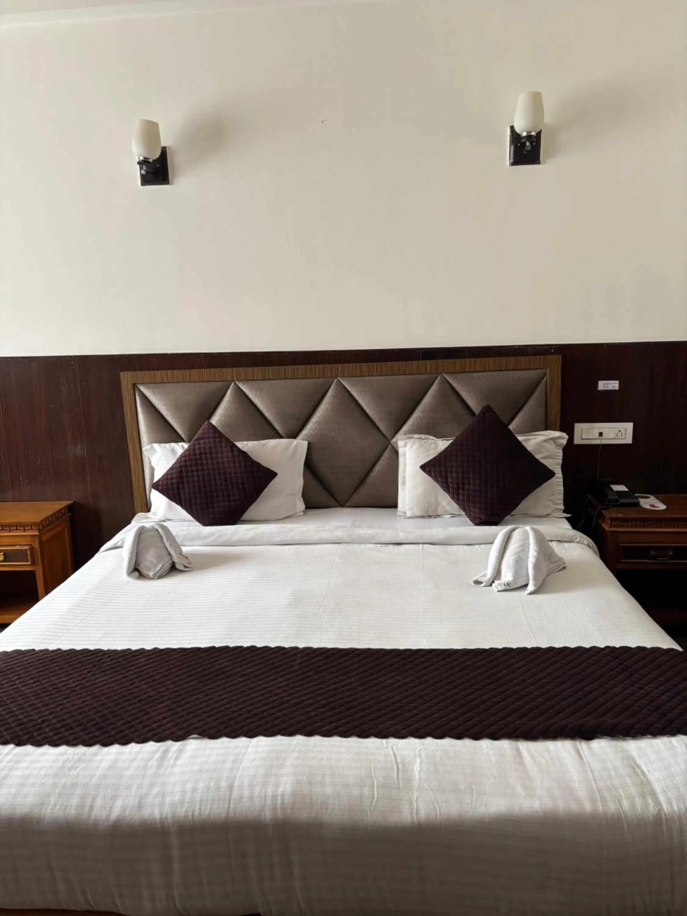 Bed in Hotel KASTURI PALACE & RESTAURANT DARJEELING