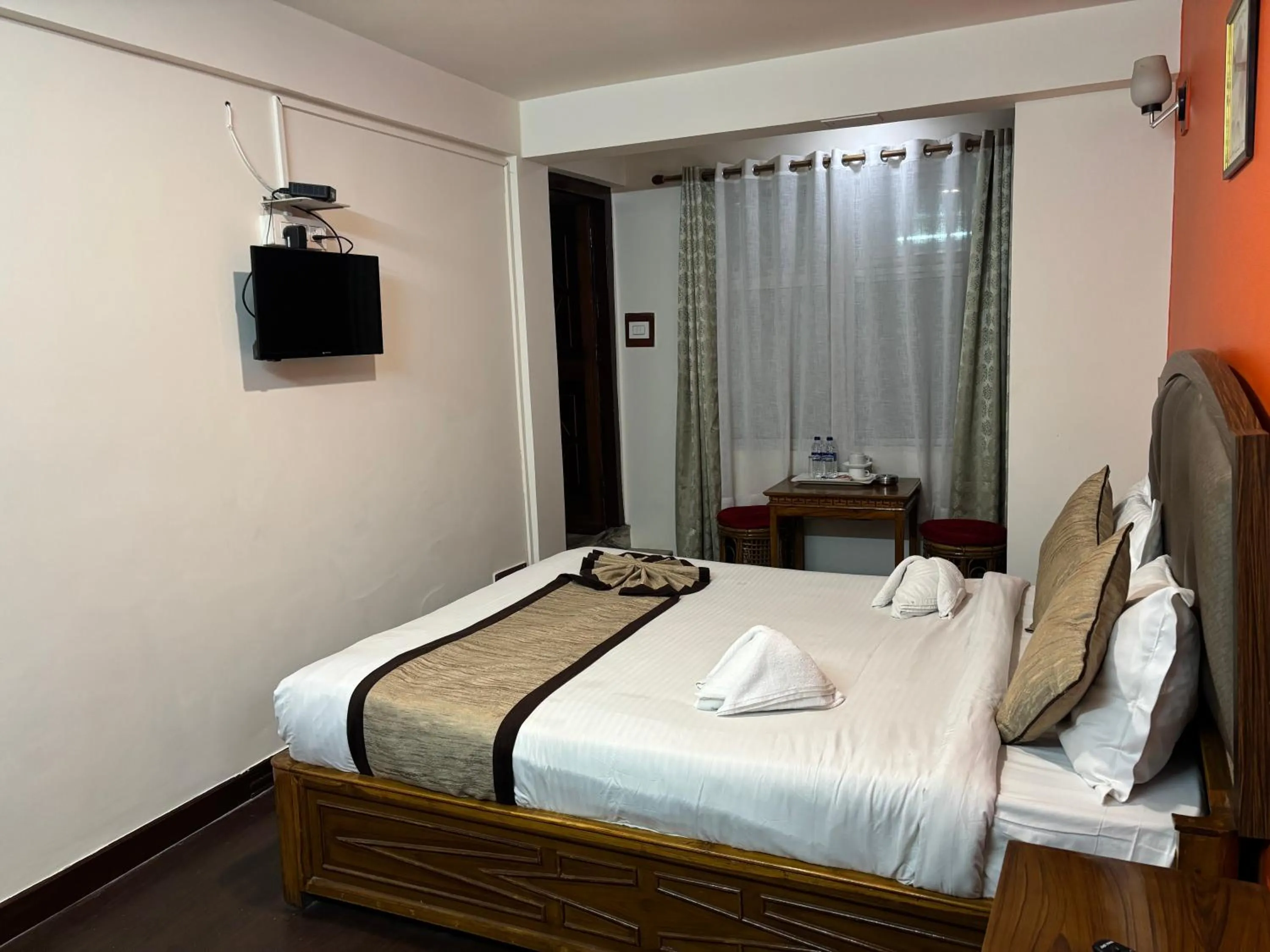 Bed in Hotel KASTURI PALACE & RESTAURANT DARJEELING