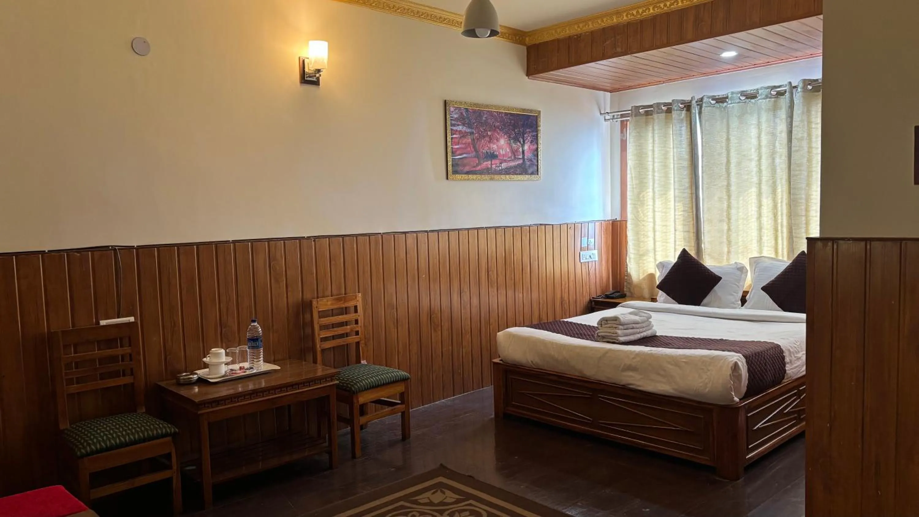 Bed in Hotel KASTURI PALACE & RESTAURANT DARJEELING
