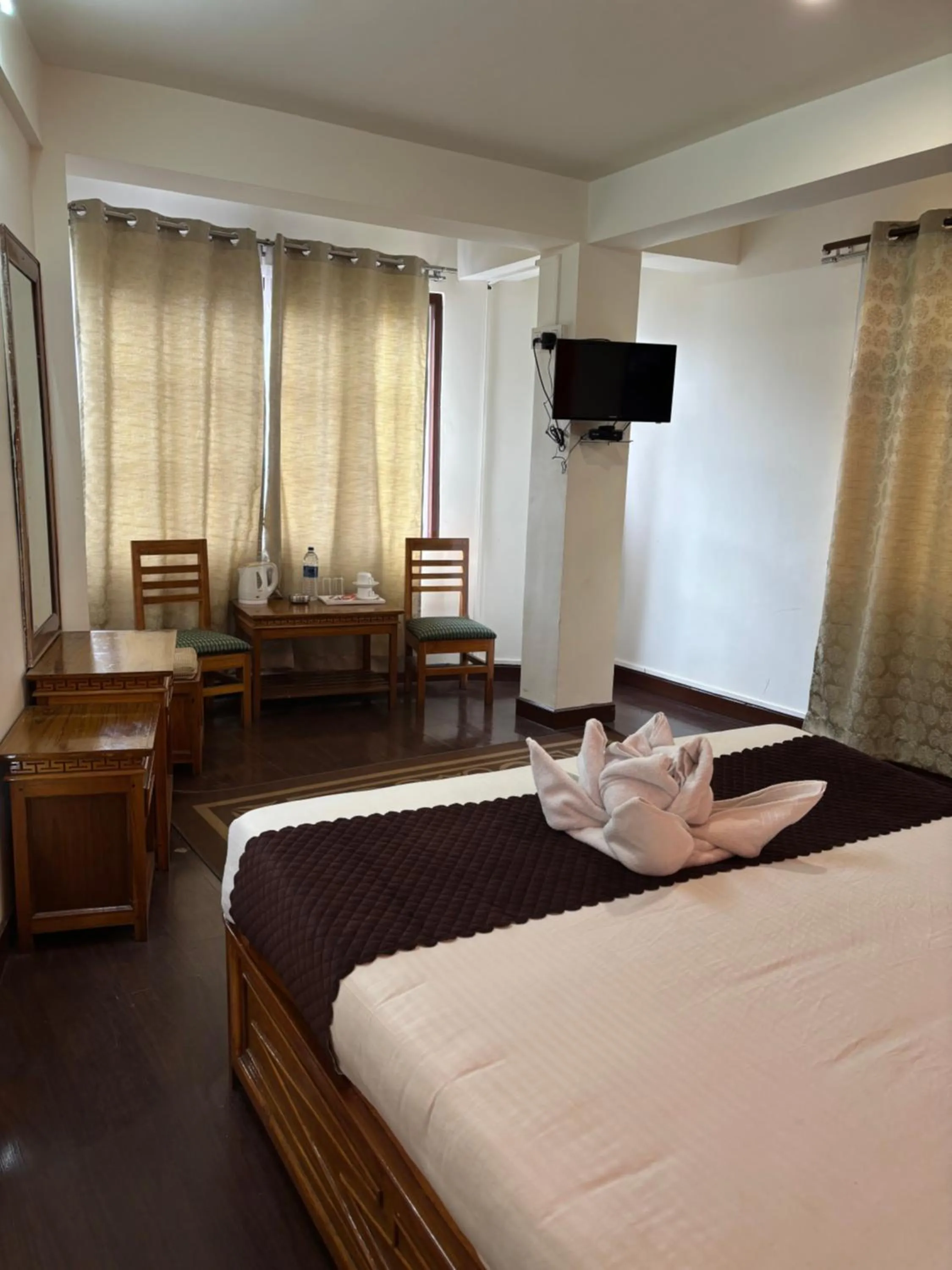 Bed in Hotel KASTURI PALACE & RESTAURANT DARJEELING
