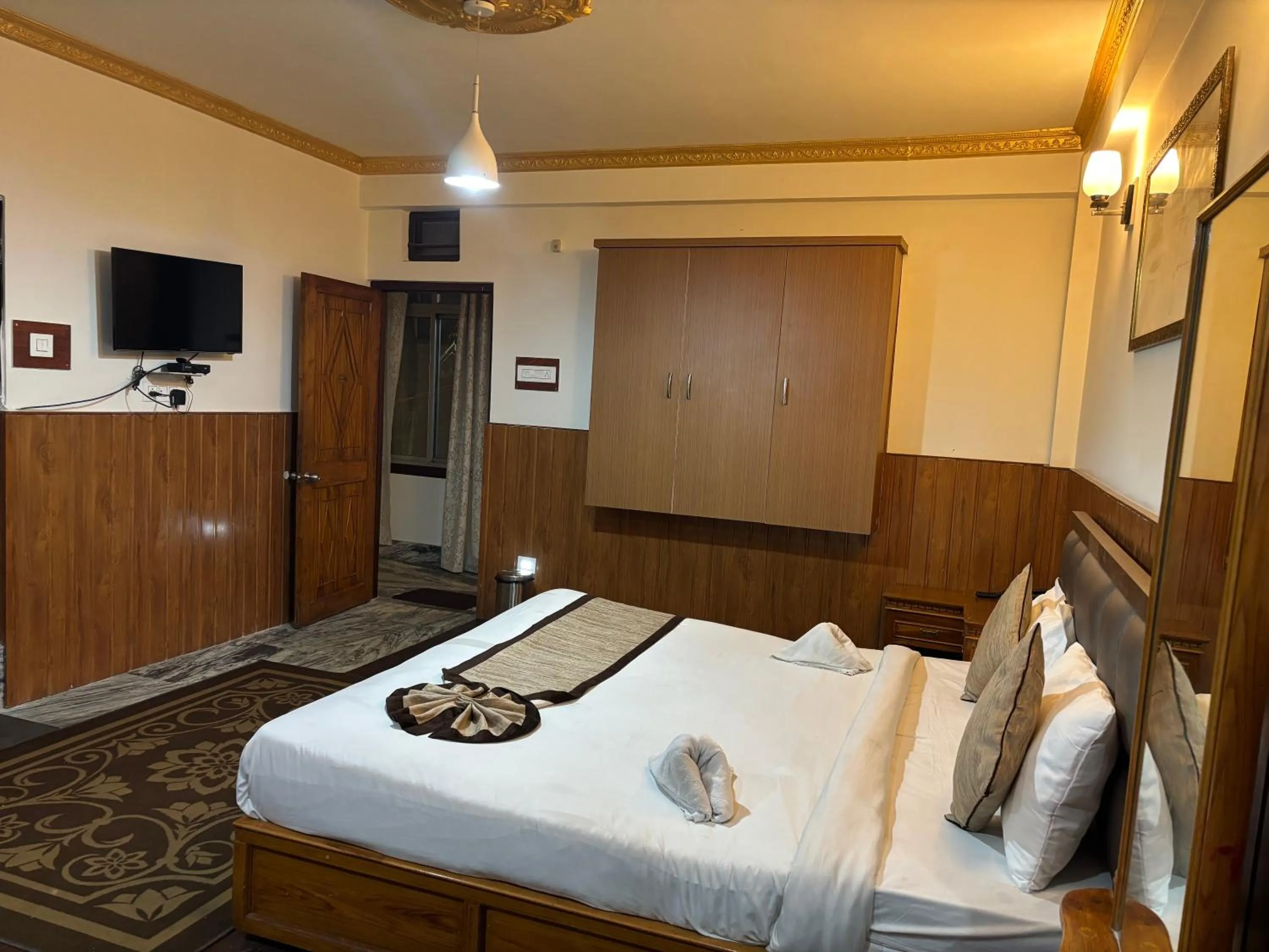 Bed in Hotel KASTURI PALACE & RESTAURANT DARJEELING