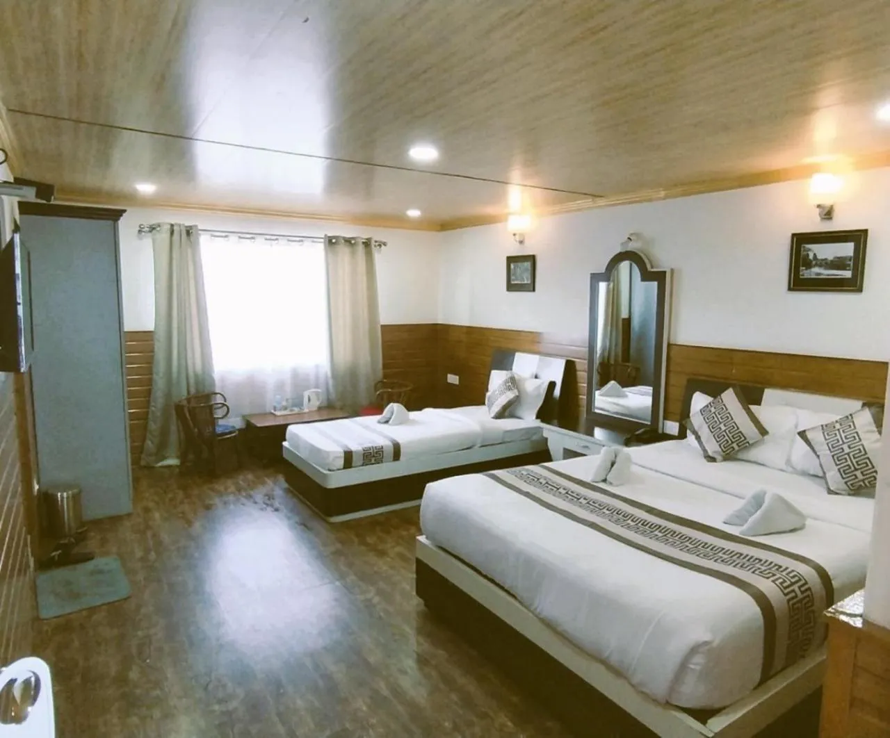Bed in Hotel KASTURI PALACE & RESTAURANT DARJEELING