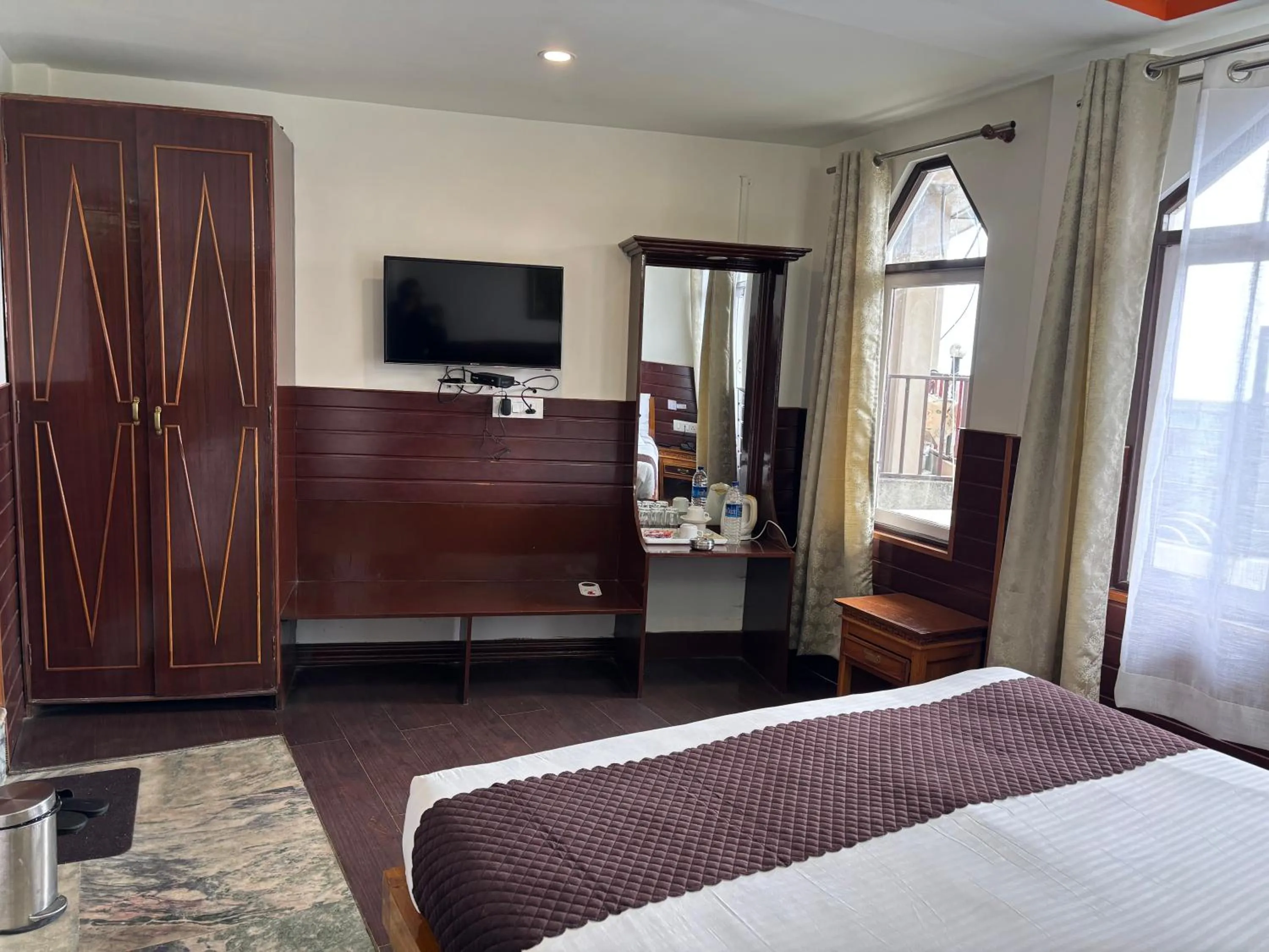 Bedroom, Bed in Hotel KASTURI PALACE & RESTAURANT DARJEELING