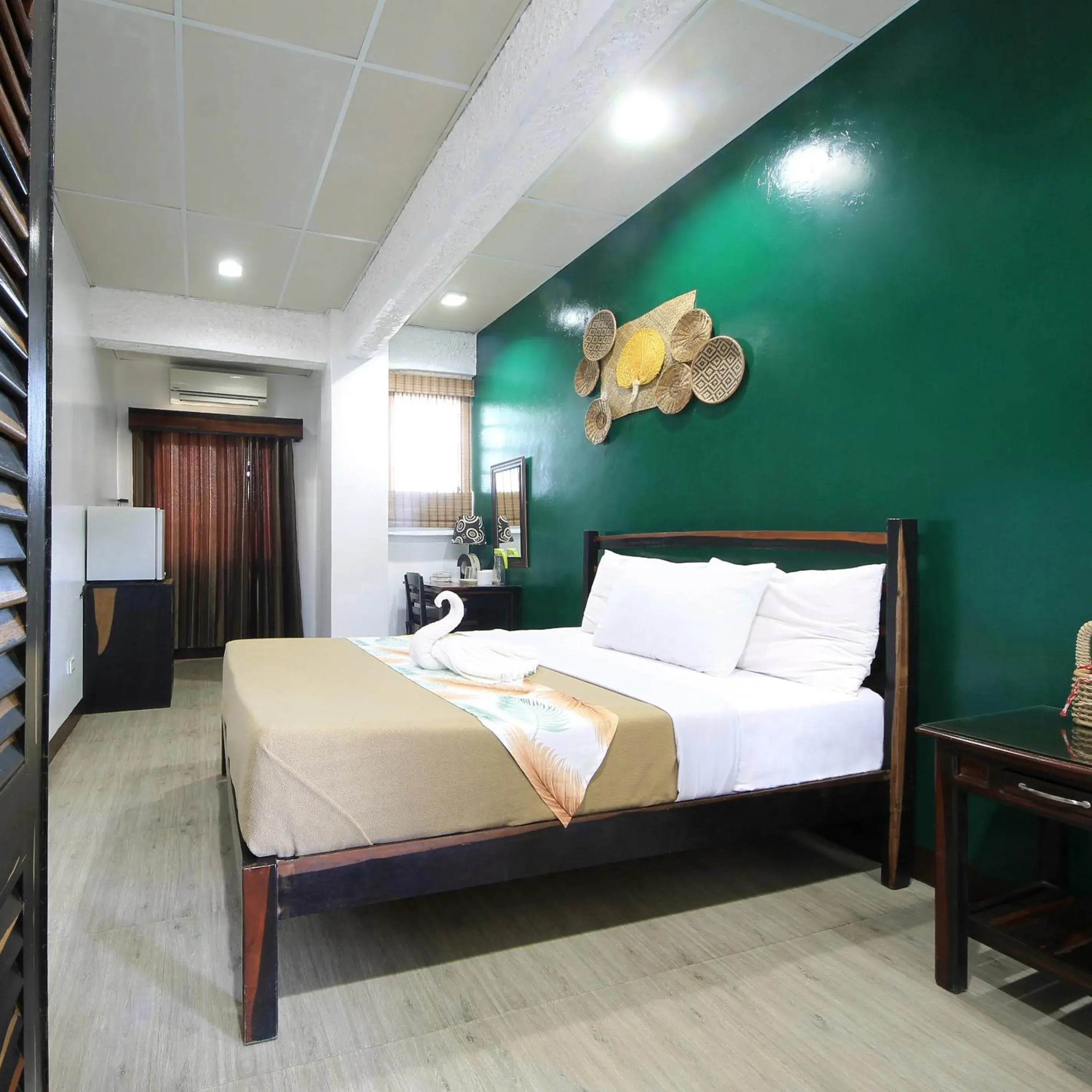 Queen Room with Pool View - single occupancy in Ala Amid Bed and Breakfast Queen Room with Pool View - single occupancy in Ala Amid Bed and Breakfast