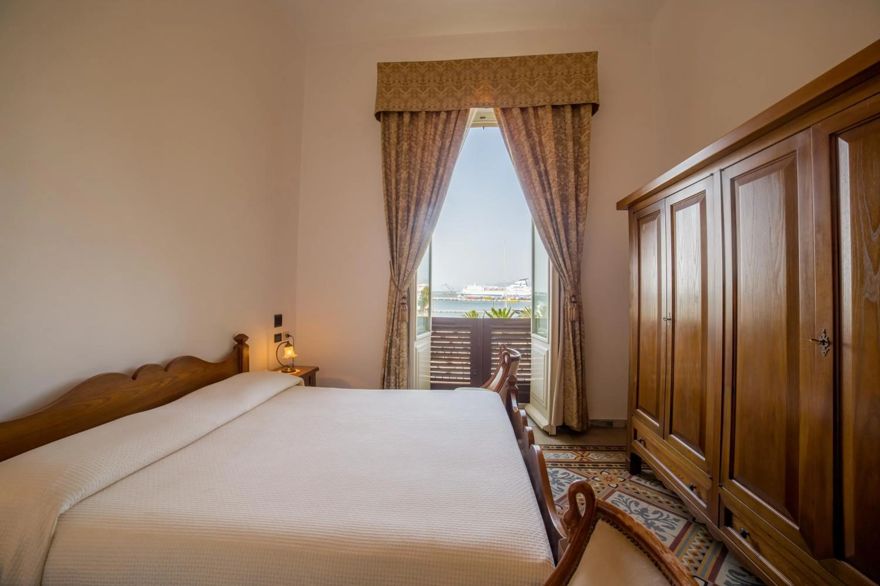 Sea view, Bed in Hotel AeR BJ Vittoria