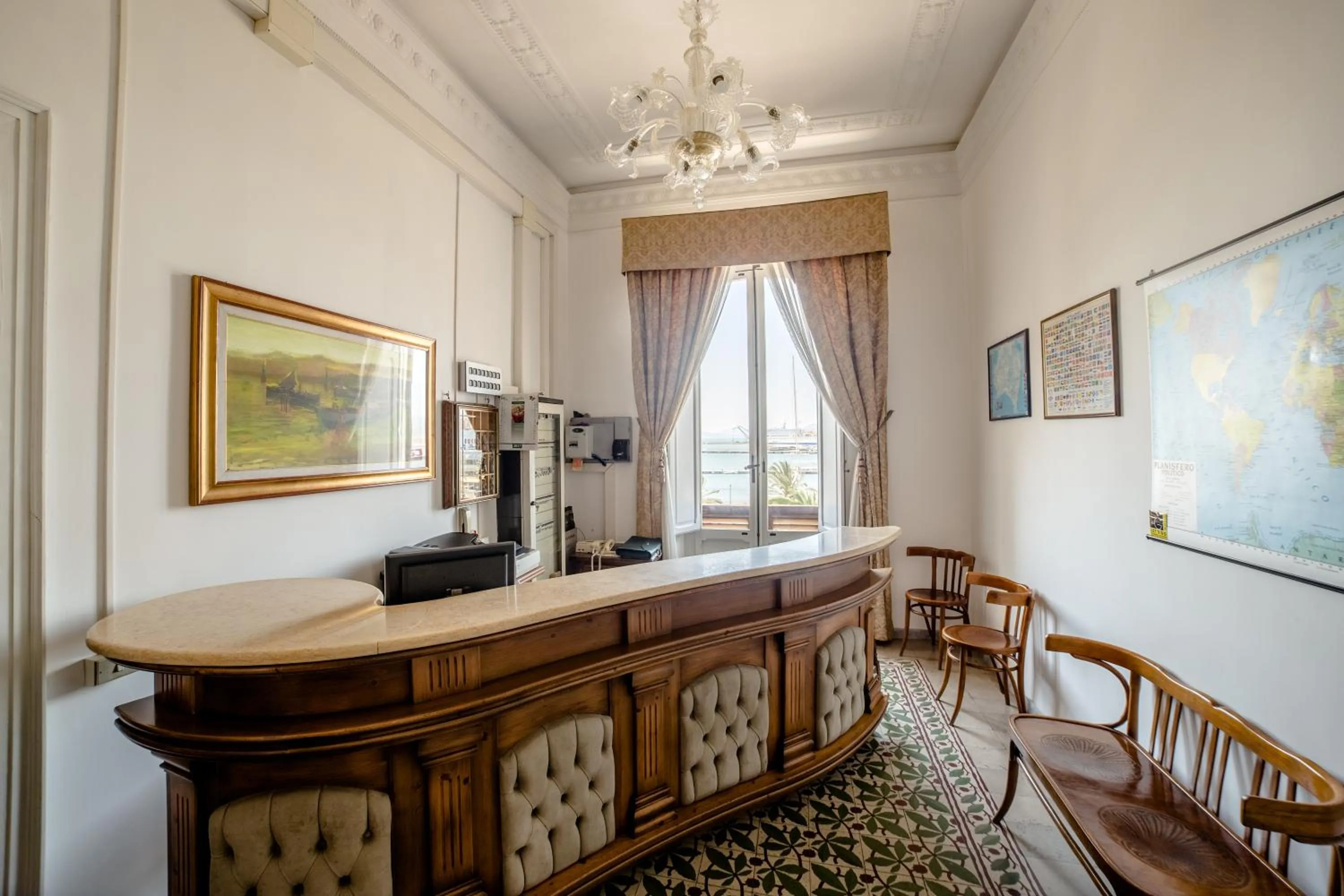 Staff in Hotel AeR BJ Vittoria