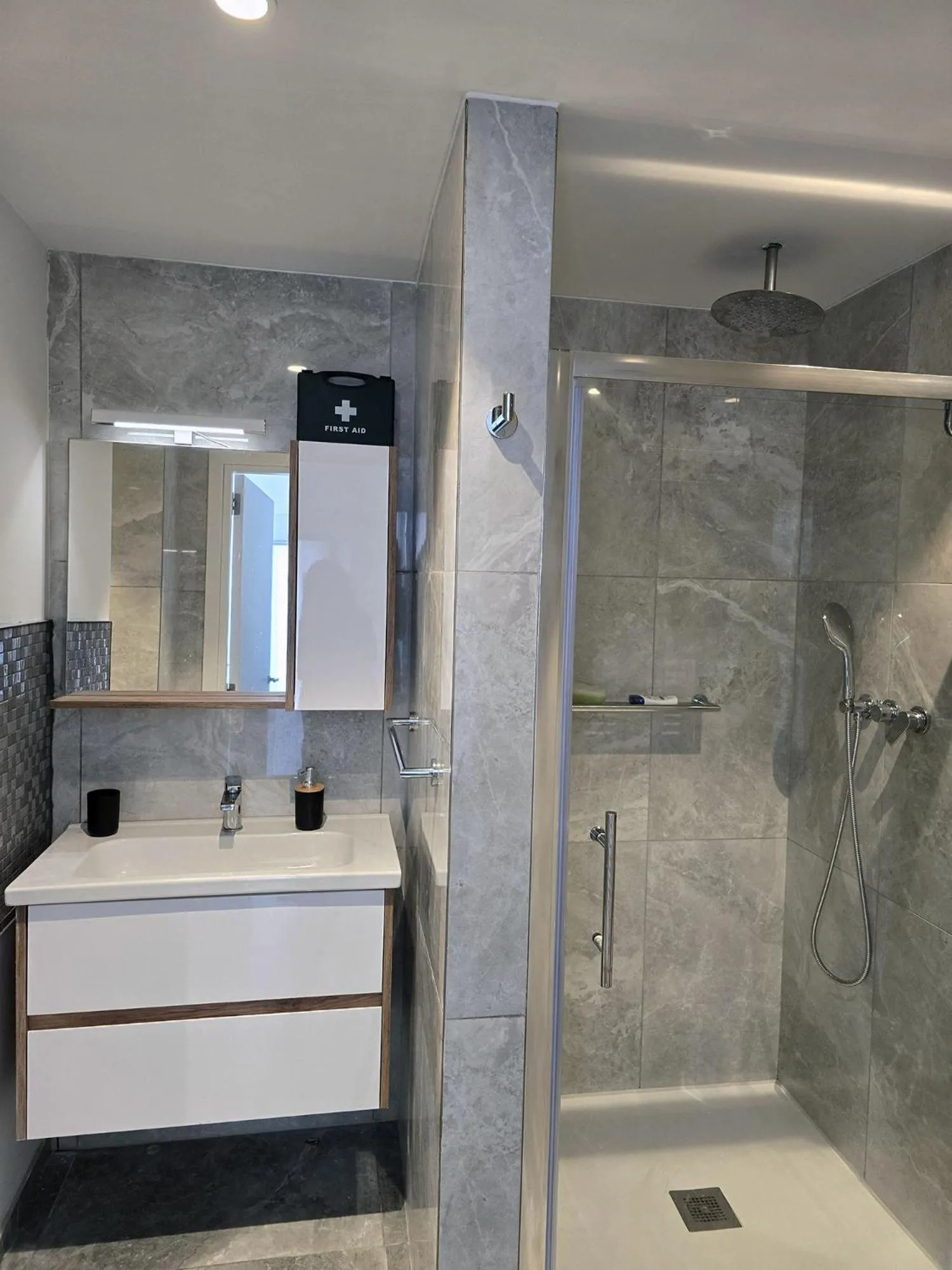 Shower in Mercury Suites - Skydream Getaways