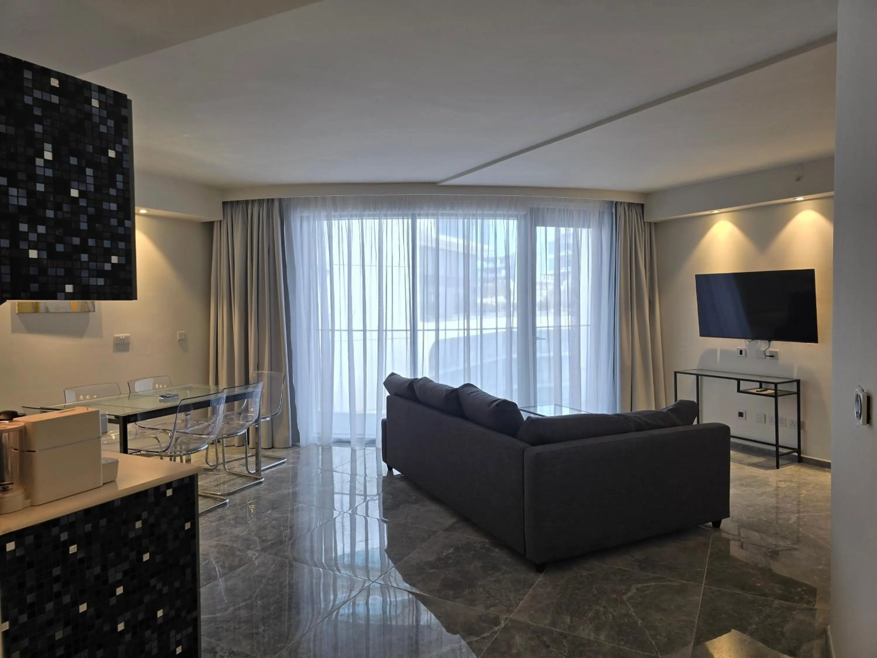 TV and multimedia in Mercury Suites - Skydream Getaways