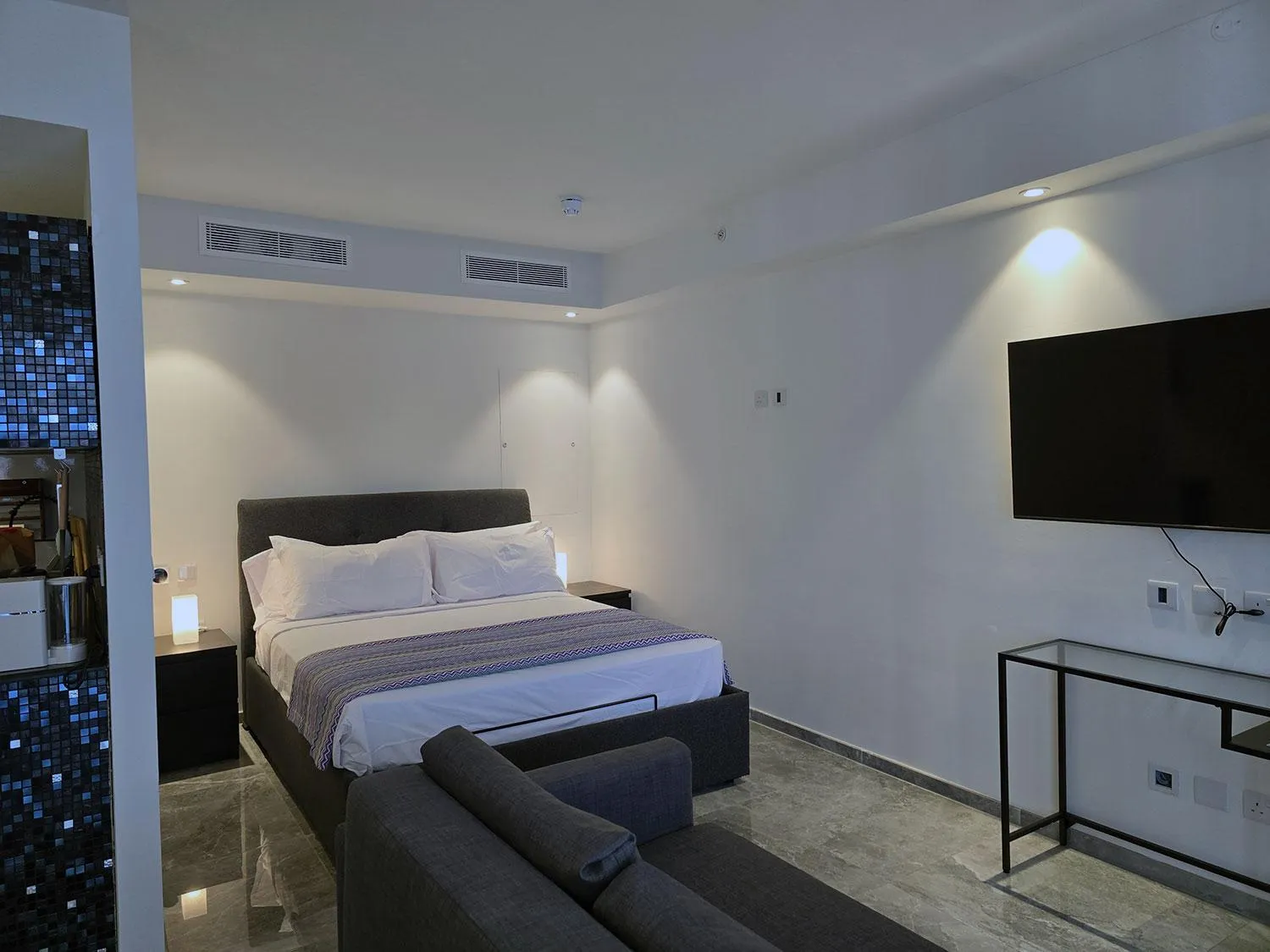 Photo of the whole room, Bed in Mercury Suites - Skydream Getaways