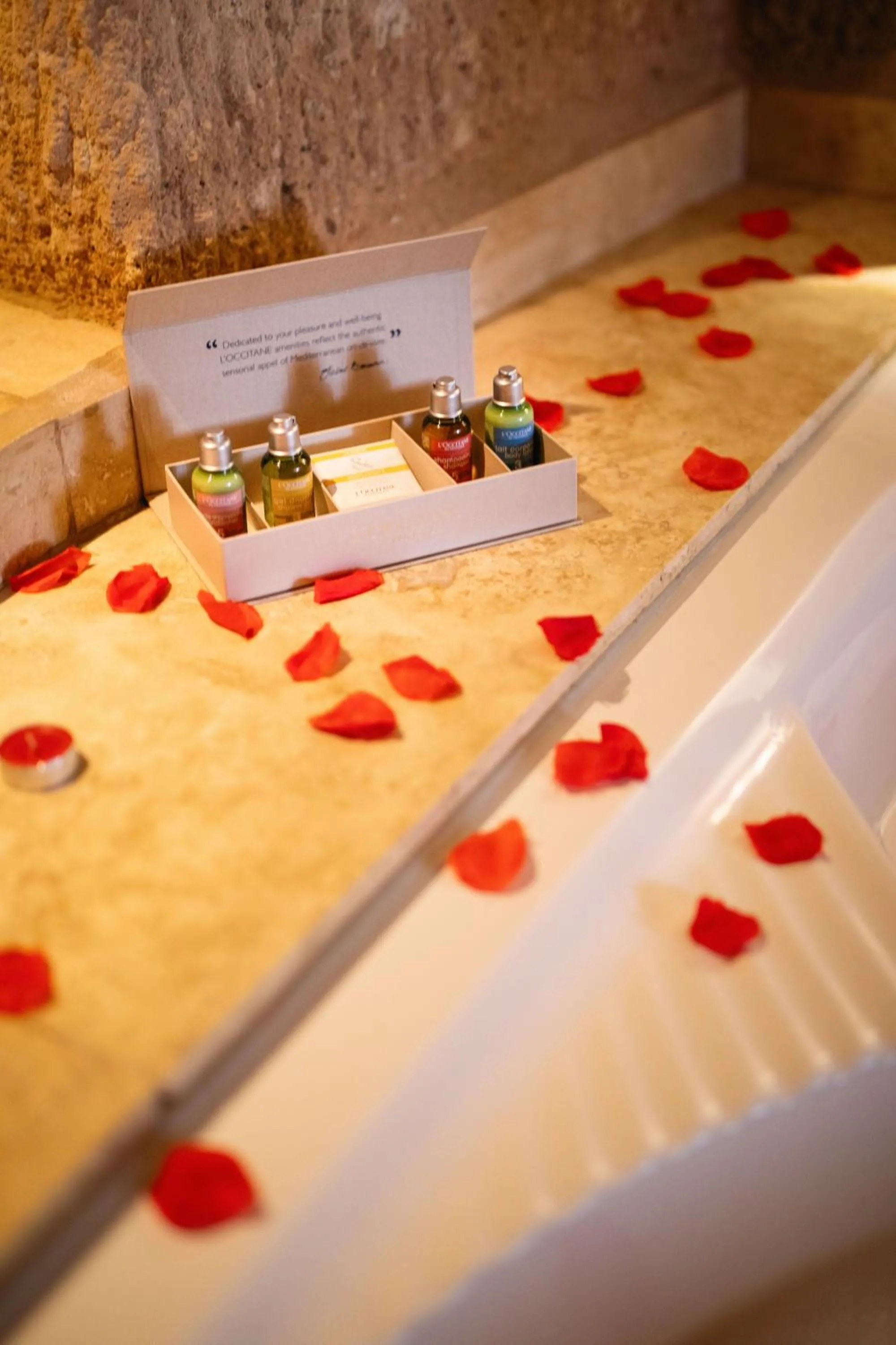 Shower in Kistar Cave Hotel