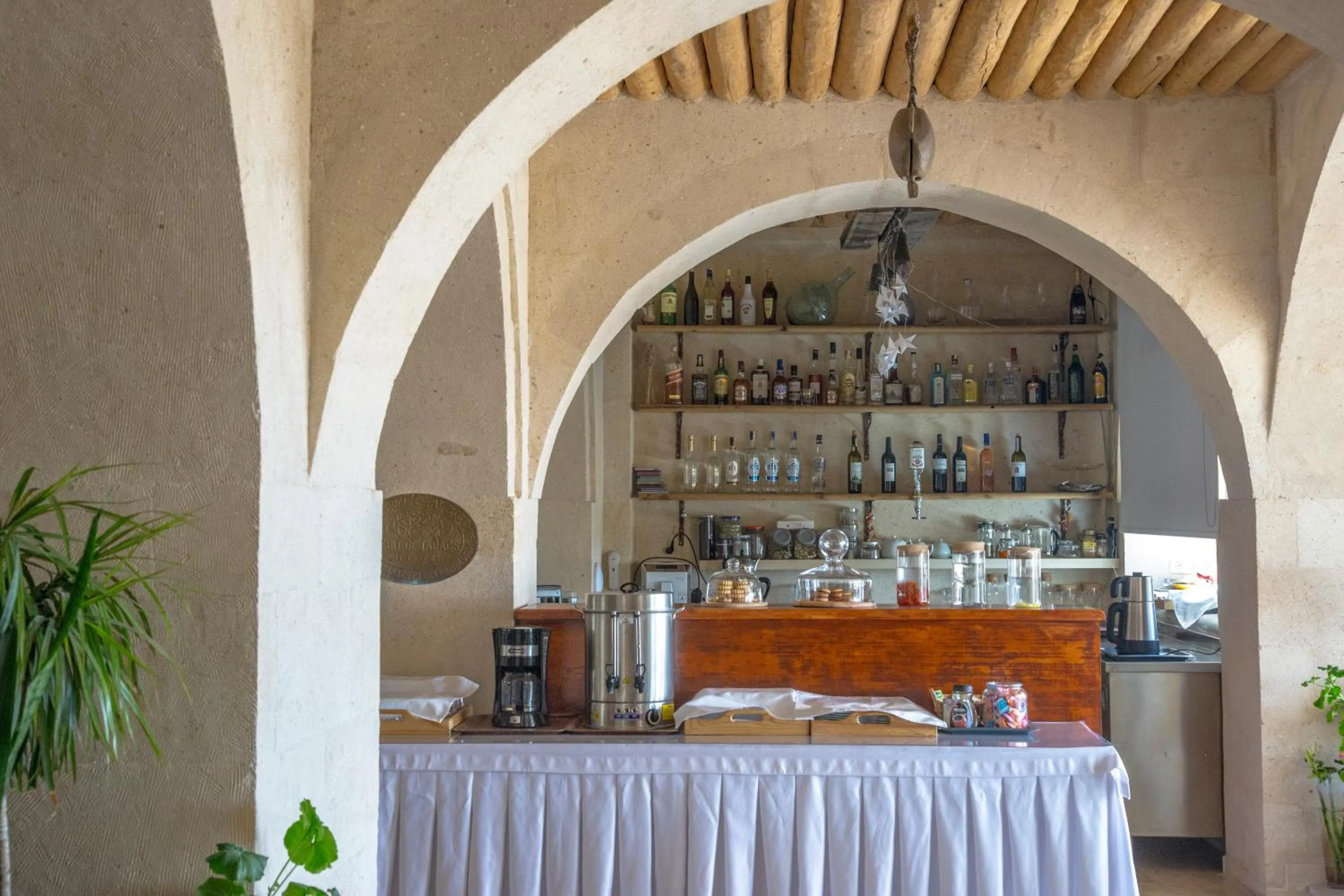 Library in Kistar Cave Hotel