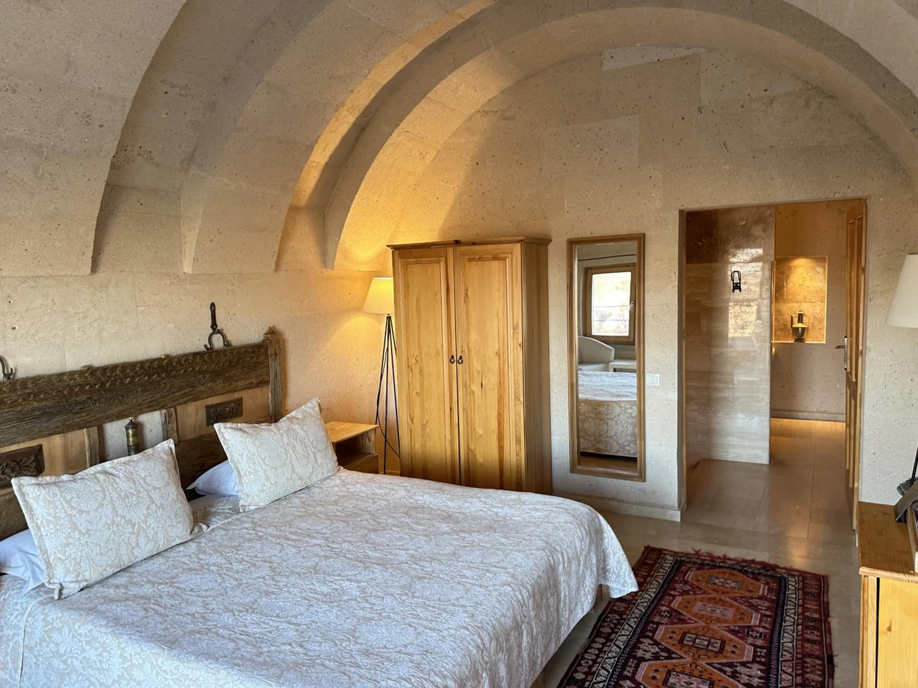 Bathroom, Bed in Kistar Cave Hotel