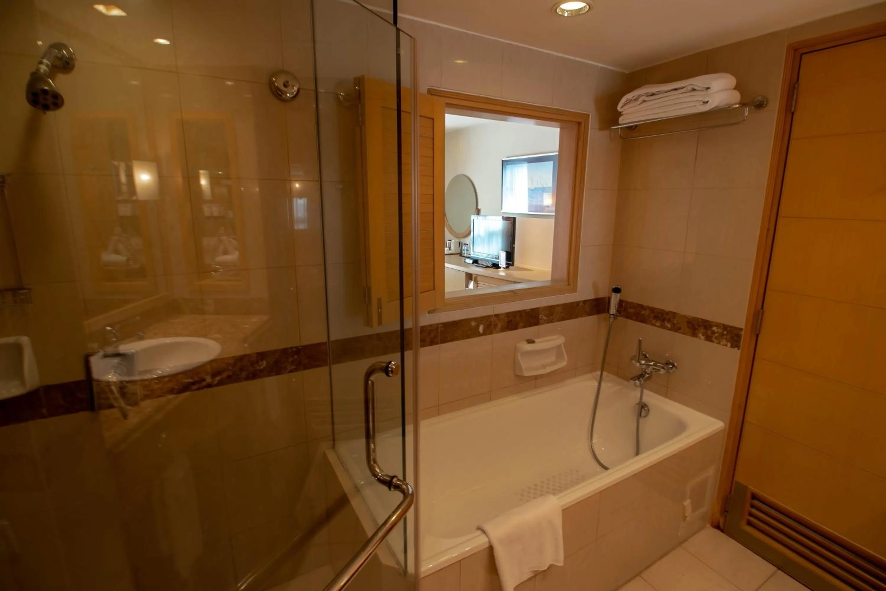 Shower in Republic of Singapore Yacht Club