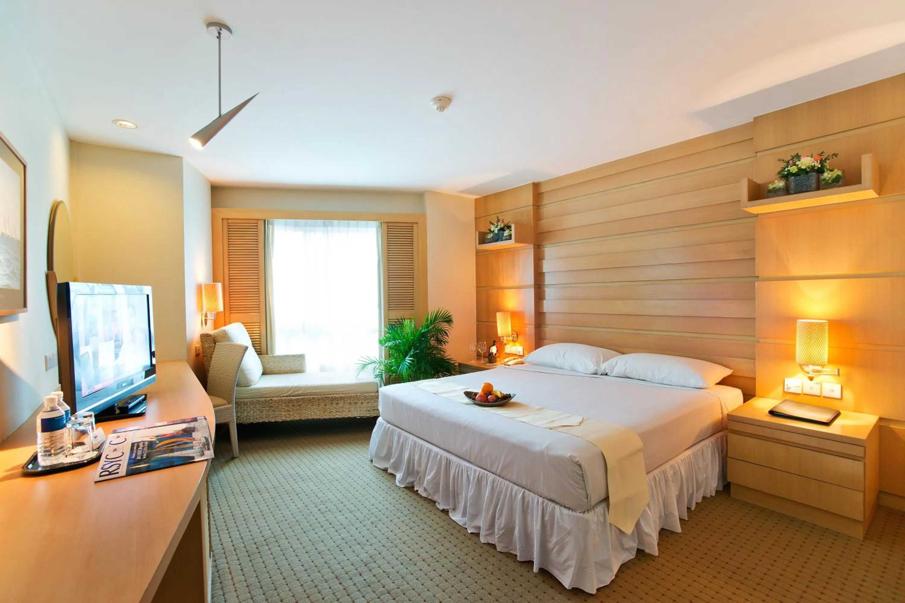 Bedroom, Bed in Republic of Singapore Yacht Club