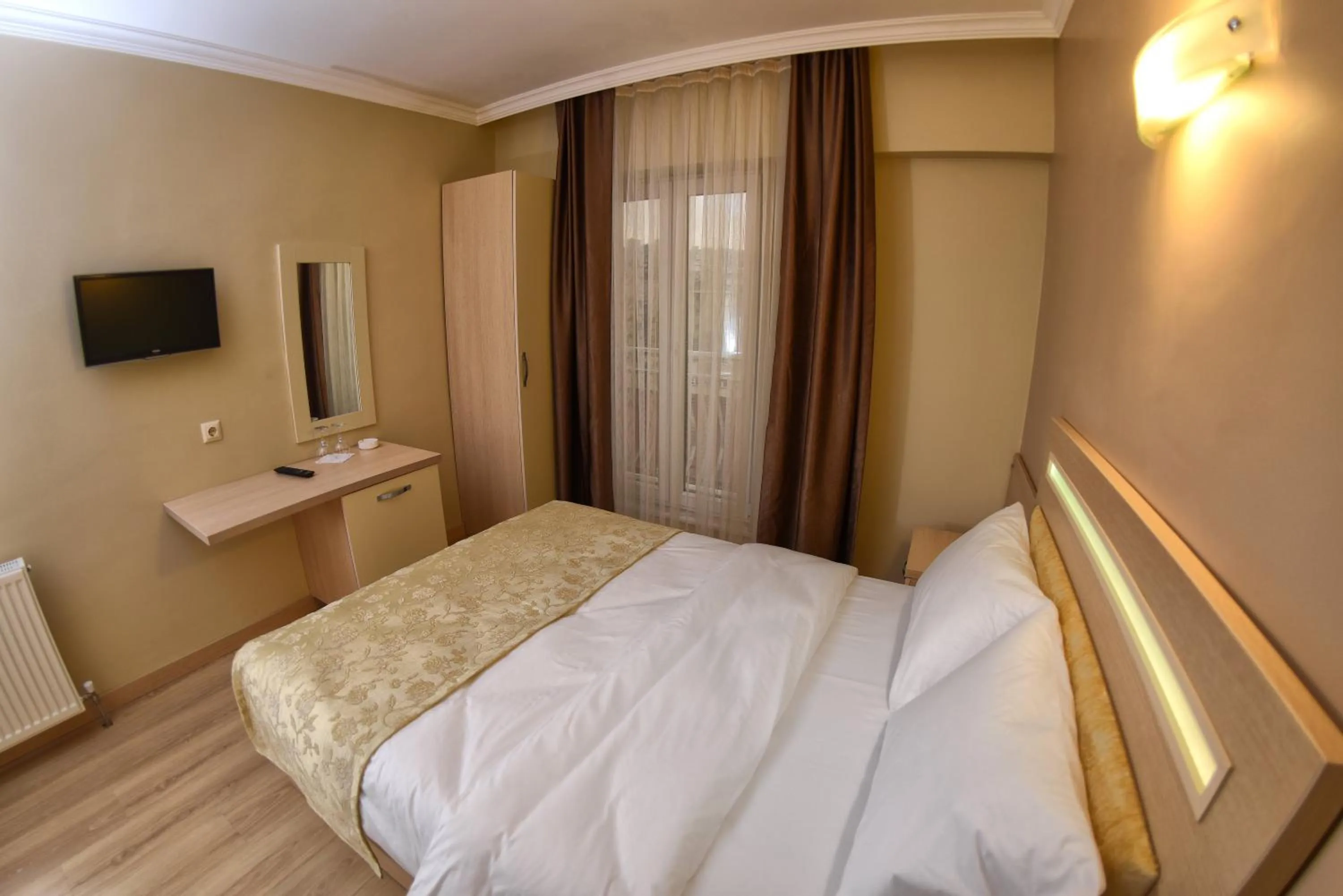 Photo of the whole room, Bed in Sonerbey Otel