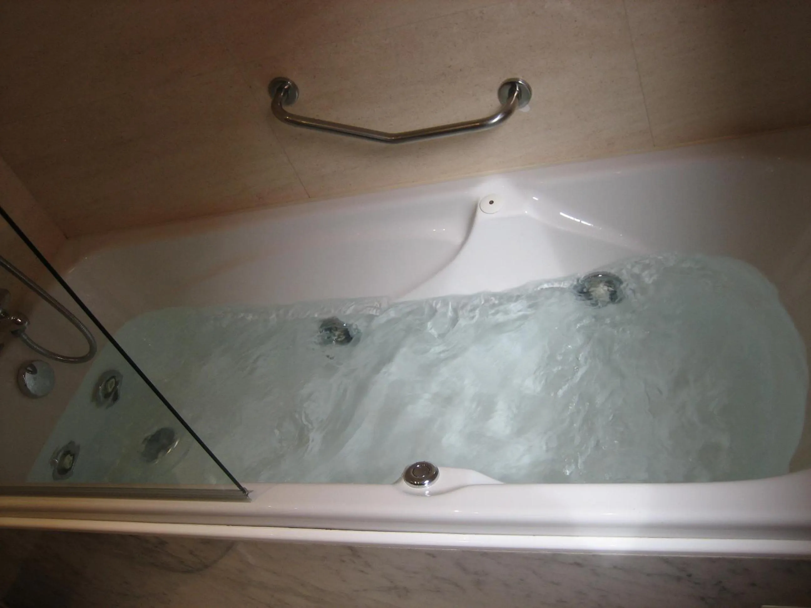 Hot Tub in Hotel Santiago