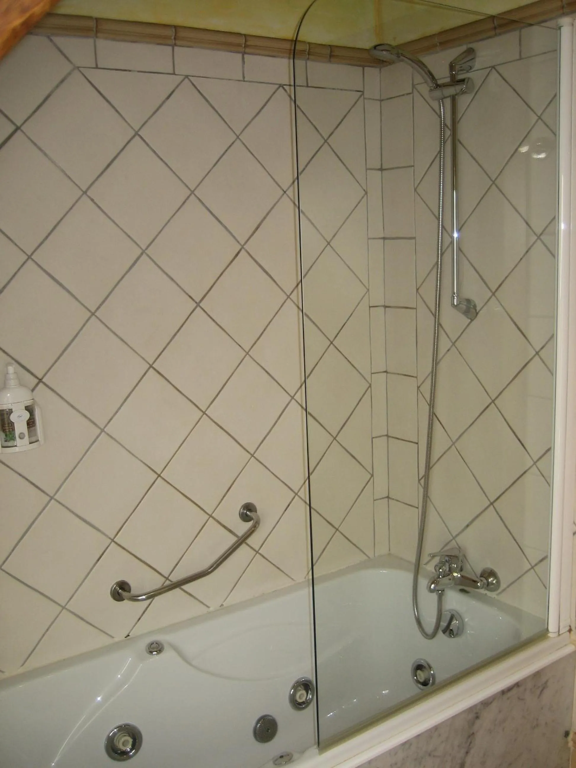 Shower in Hotel Santiago