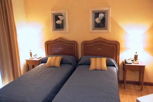 Photo of the whole room, Bed in Hotel Santiago