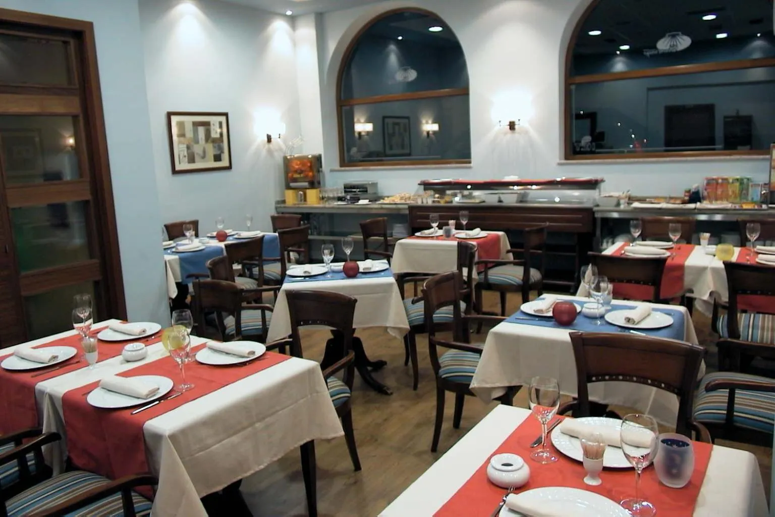 Restaurant/places to eat in Hotel Santiago