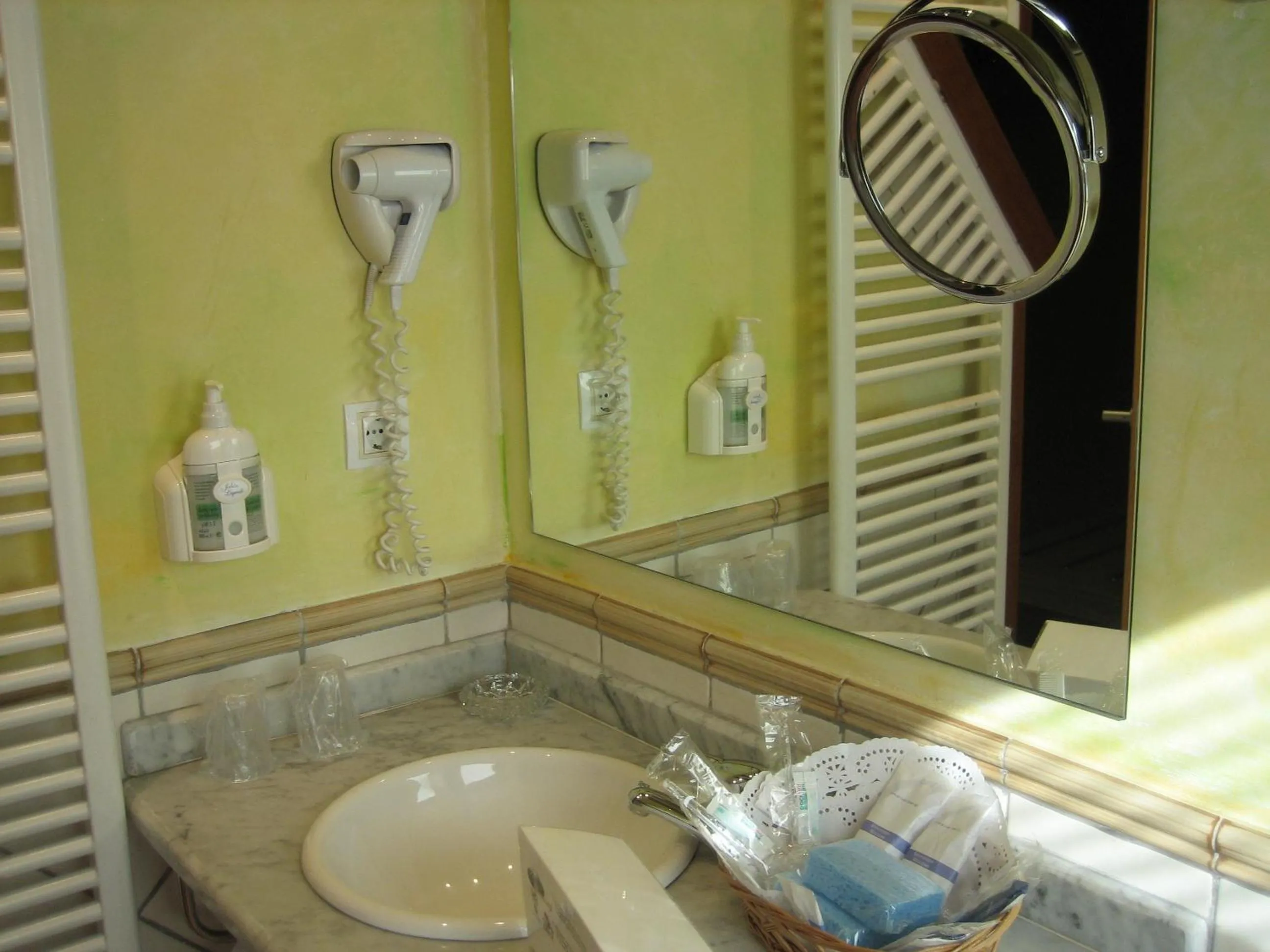 Bathroom in Hotel Santiago