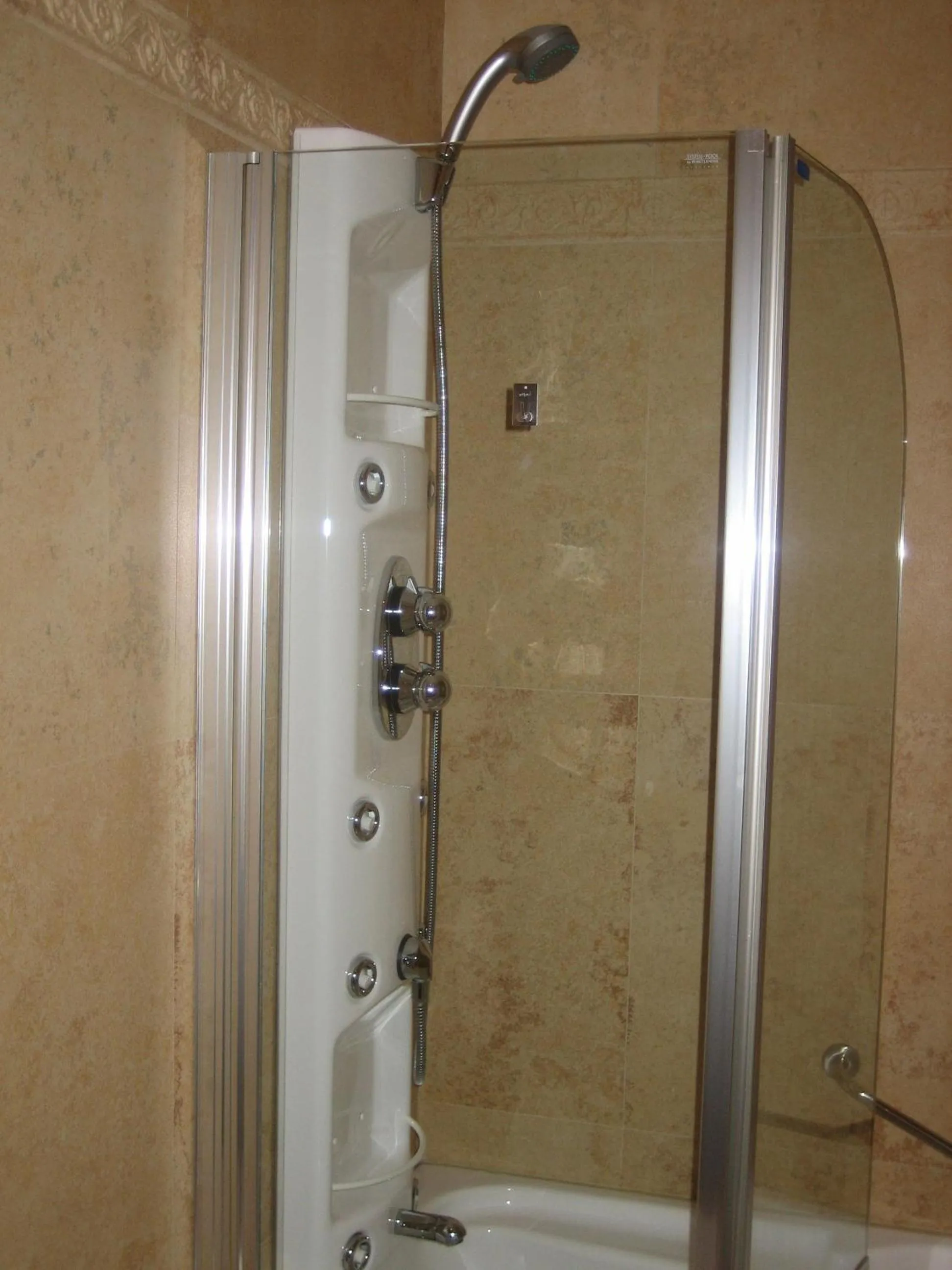 Shower in Hotel Santiago