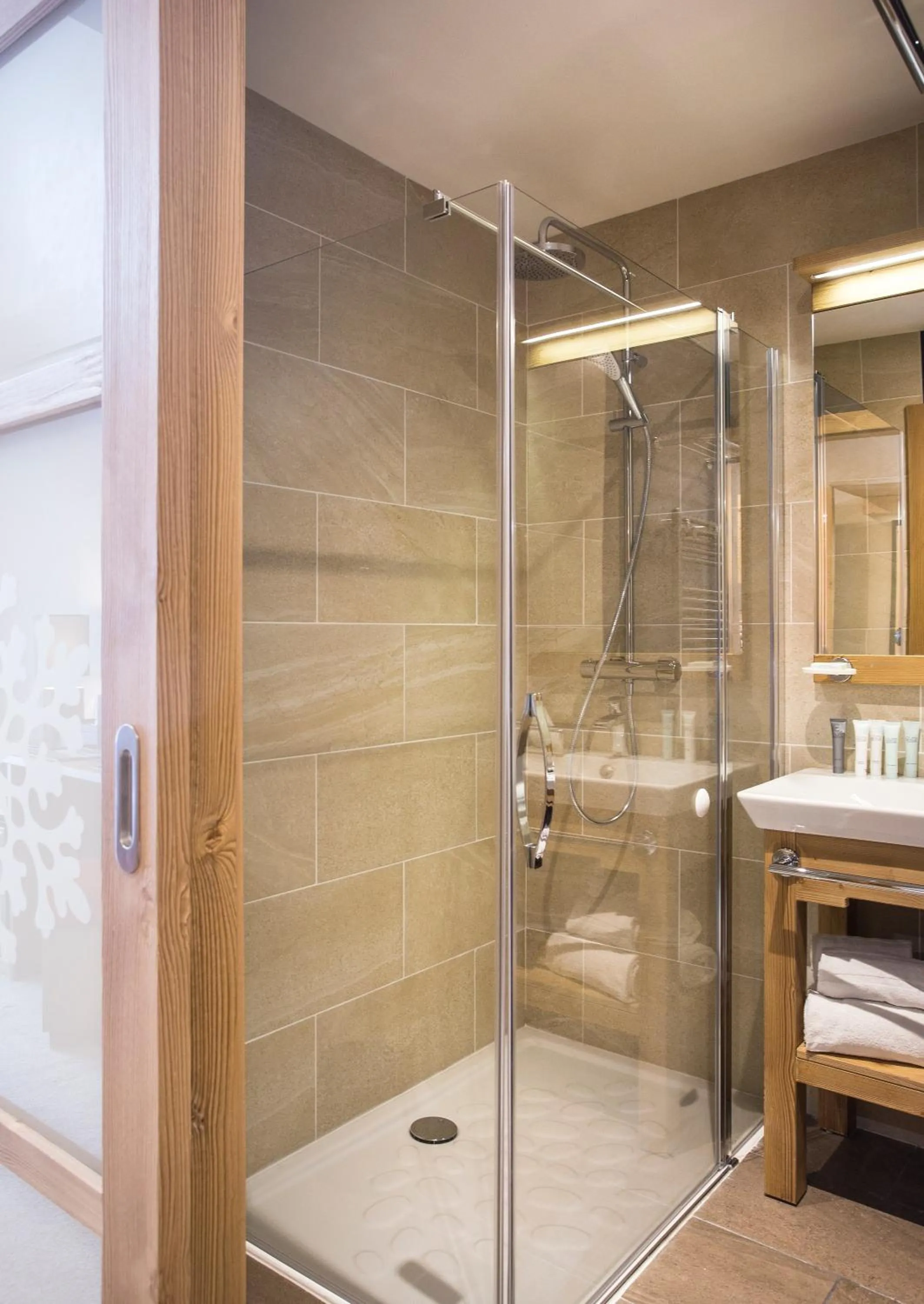 Shower in Hôtel Saint Charles Val Cenis