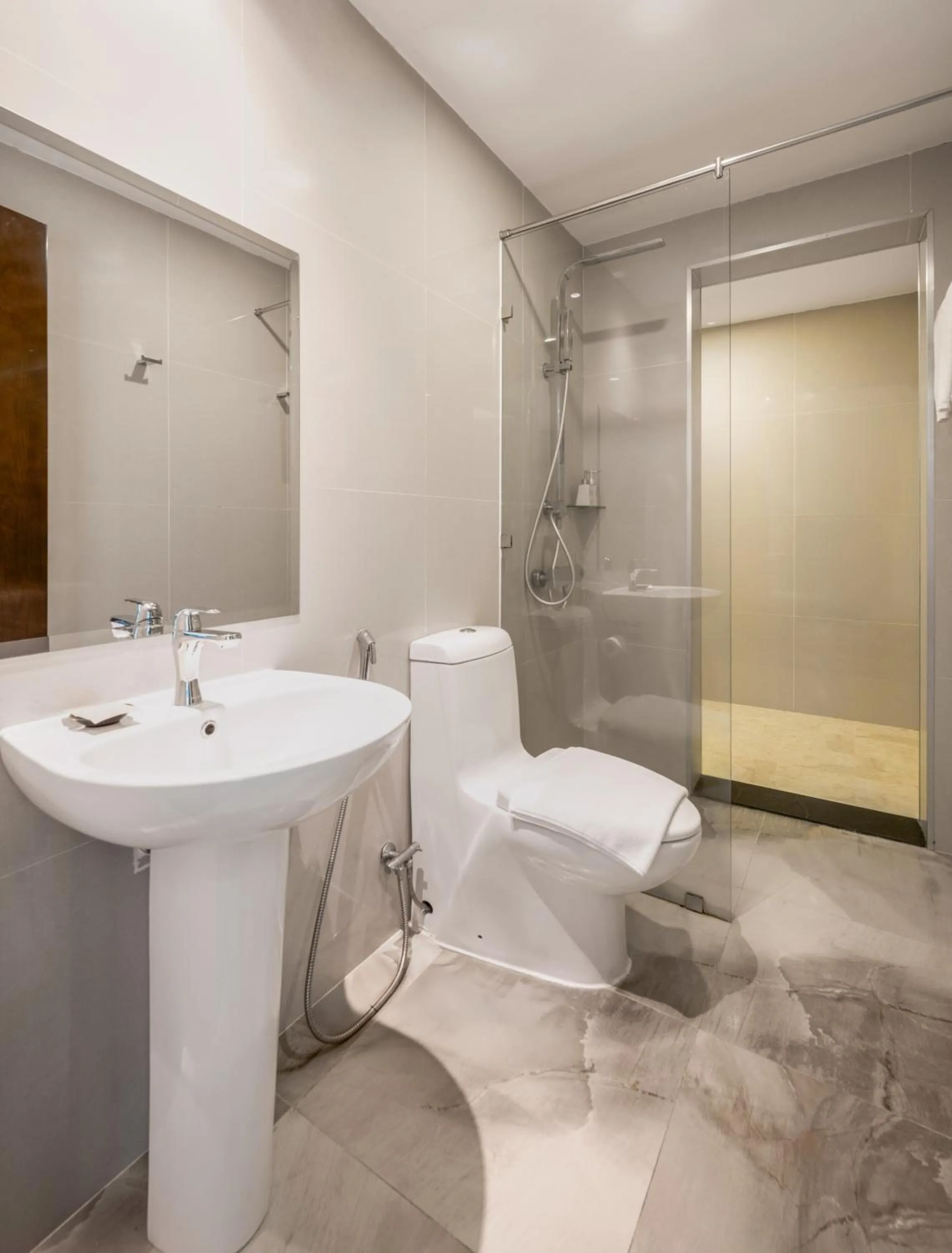 Shower in Avatar Danang Hotel