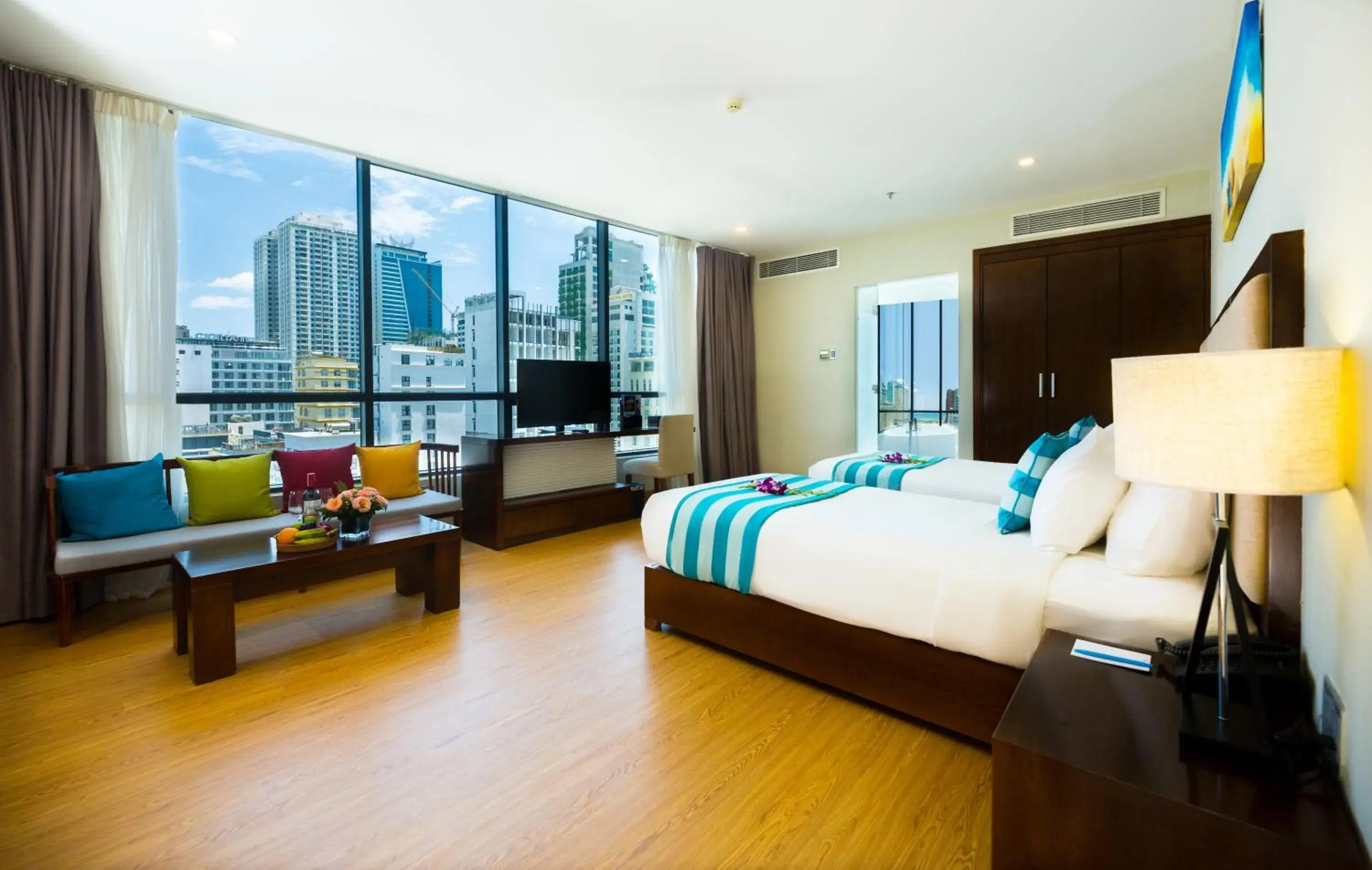 Deluxe Twin Room Sea View with Bathutub in Avatar Danang Hotel Deluxe Twin Room Sea View with Bathutub in Avatar Danang Hotel