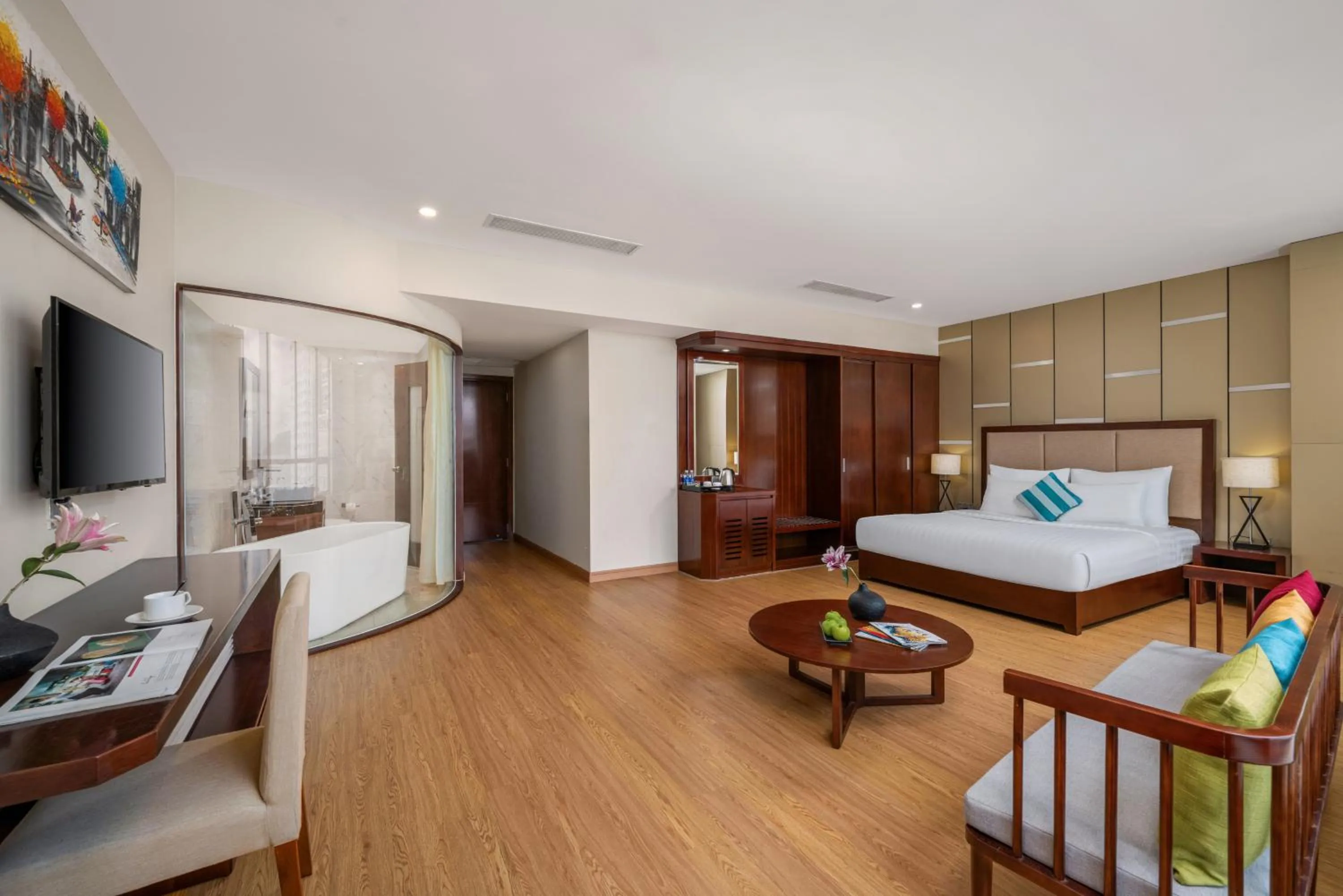 Communal lounge/ TV room, Bed in Avatar Danang Hotel