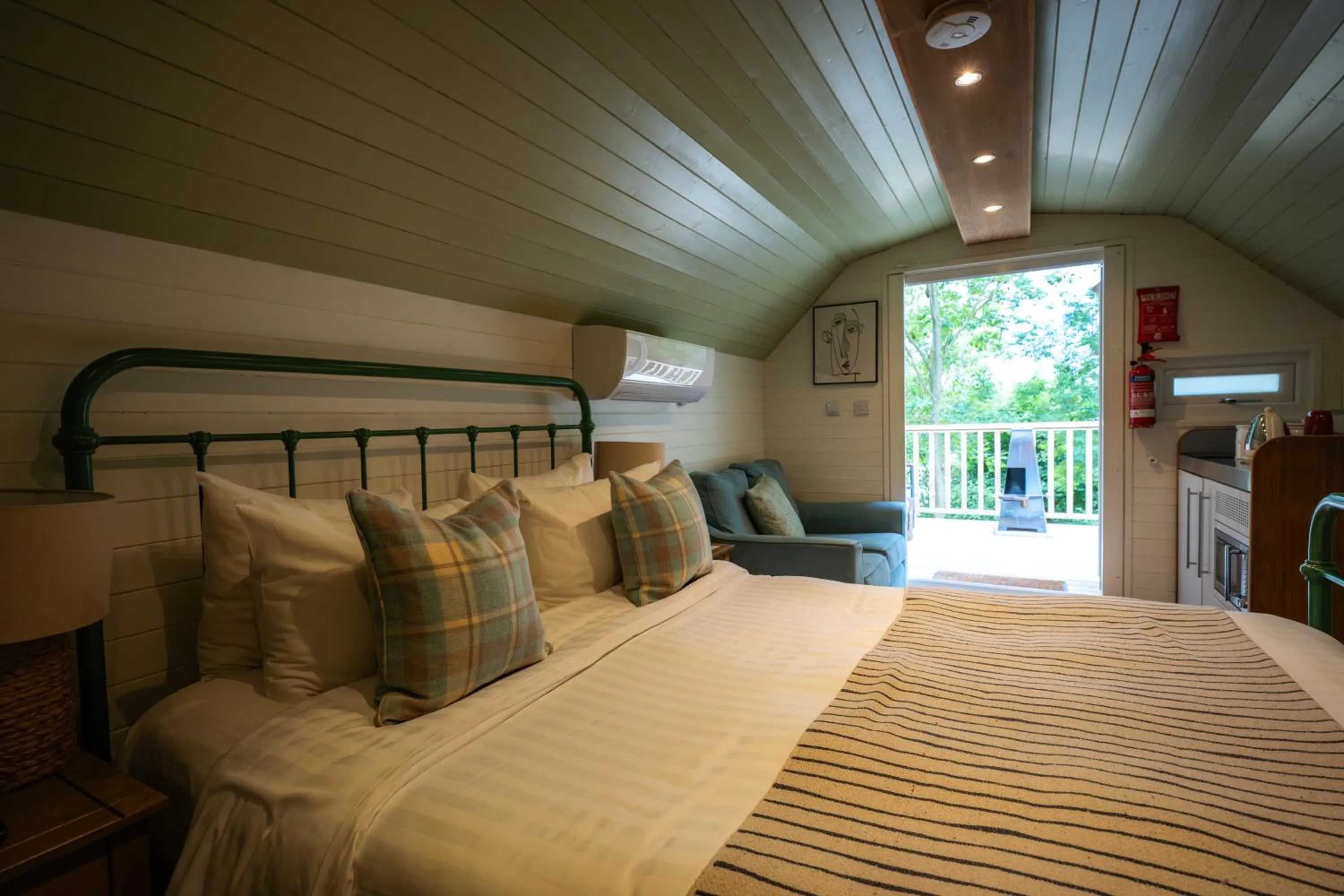 Bed in Tewinbury Farm Hotel