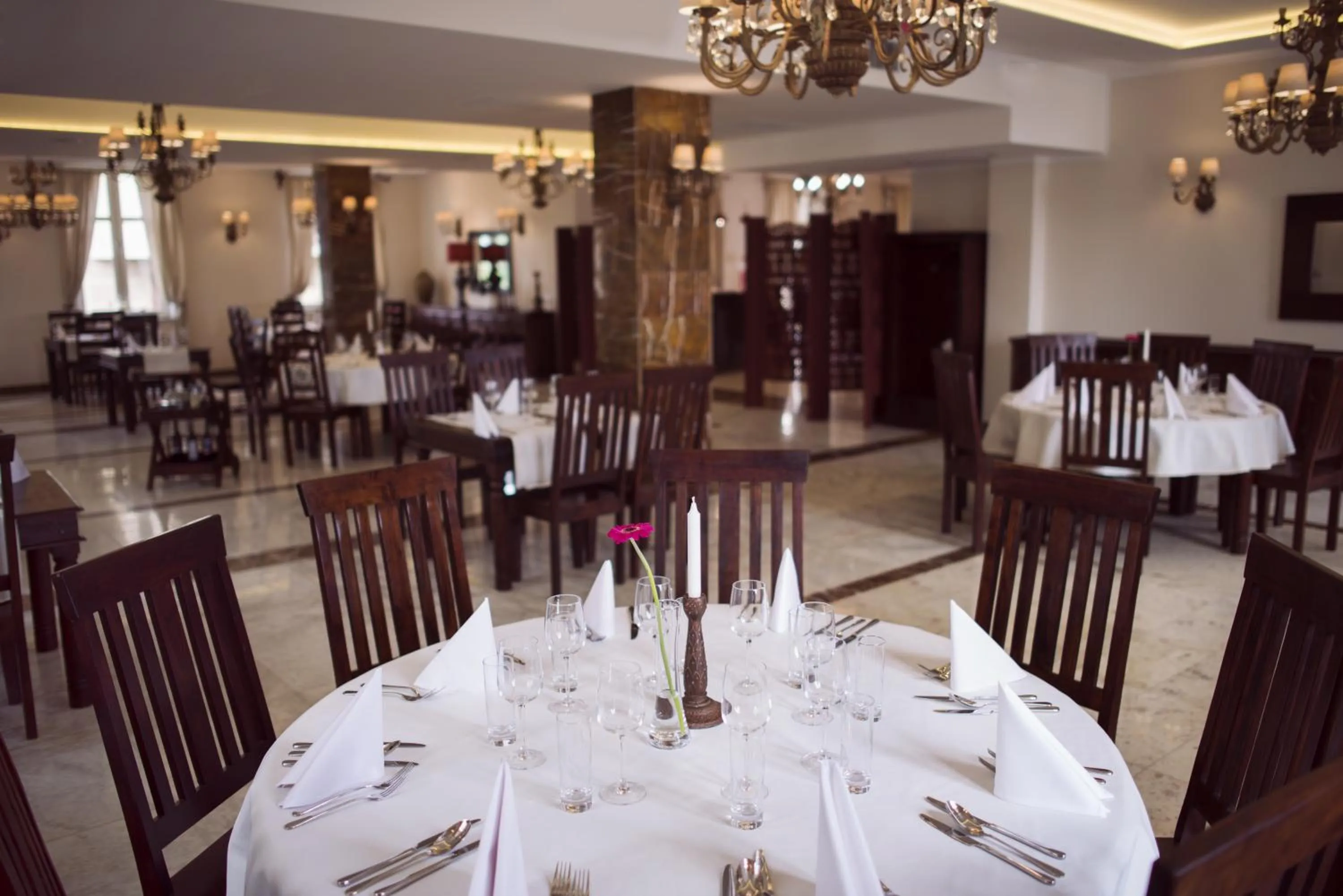 Restaurant/places to eat in Orient Palace