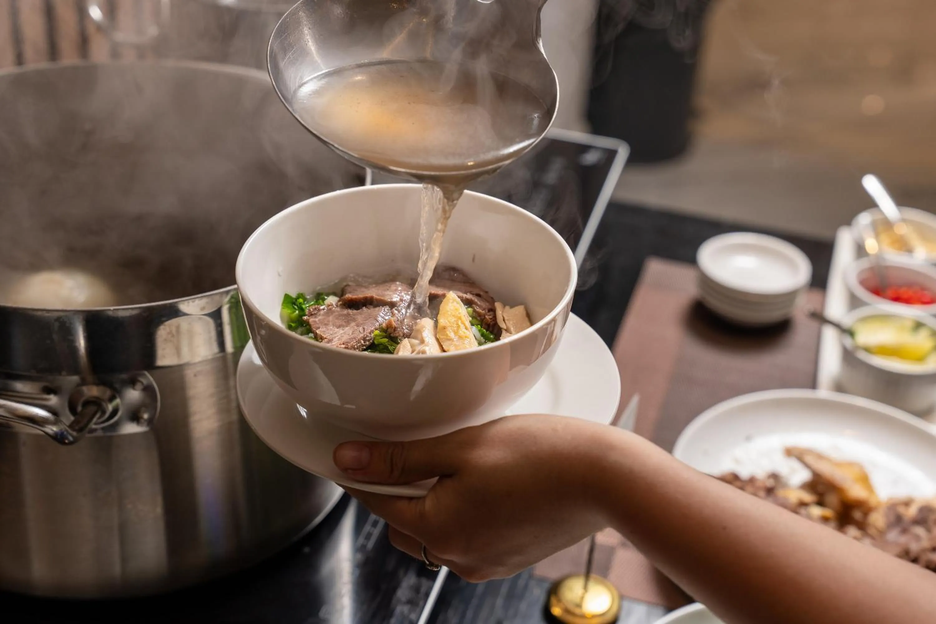 Restaurant/places to eat in Cloud 22Land hotel