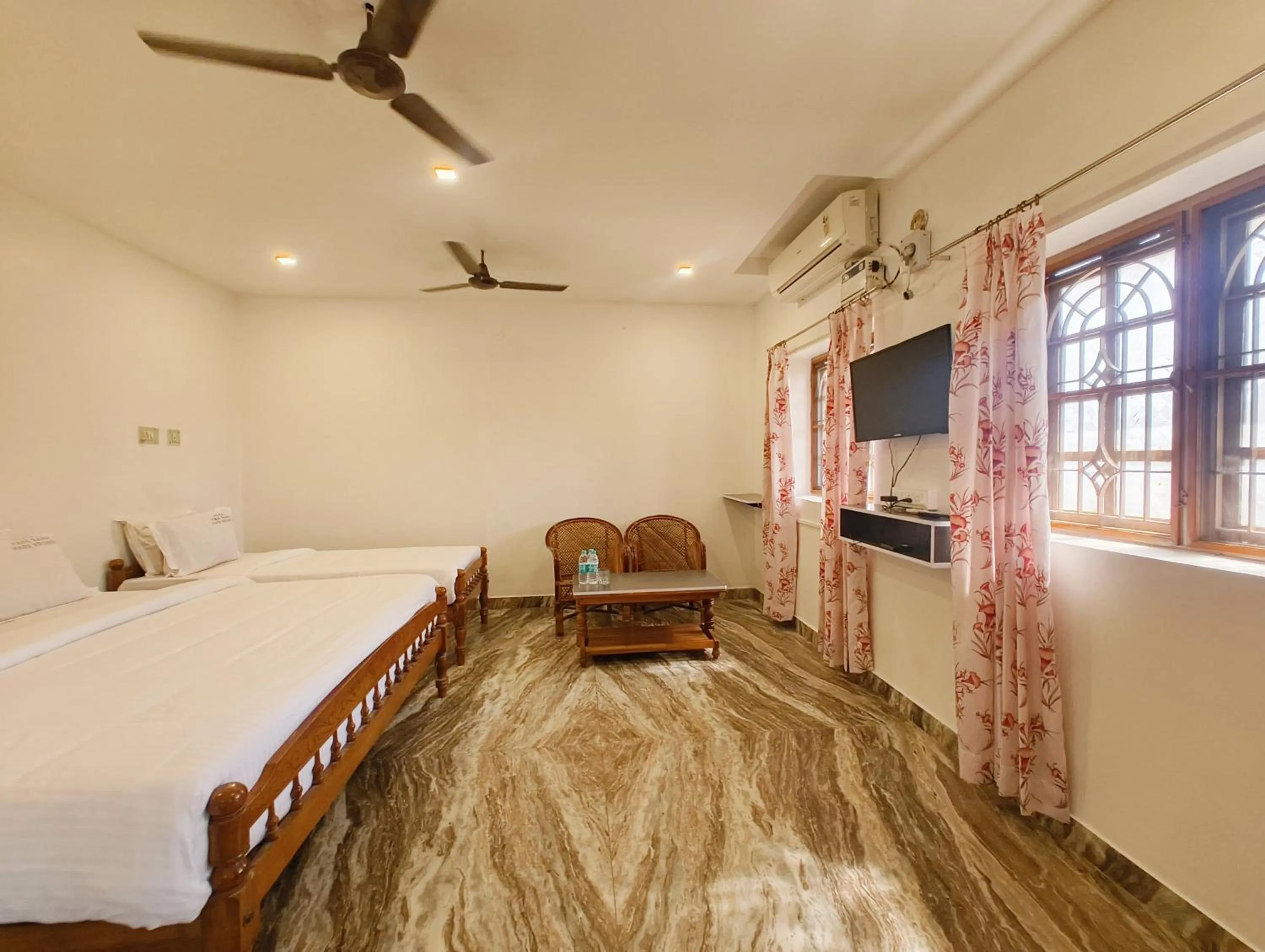 TV and multimedia, Bed in Hare Rama Hare Krishna - EESHA Hotel
